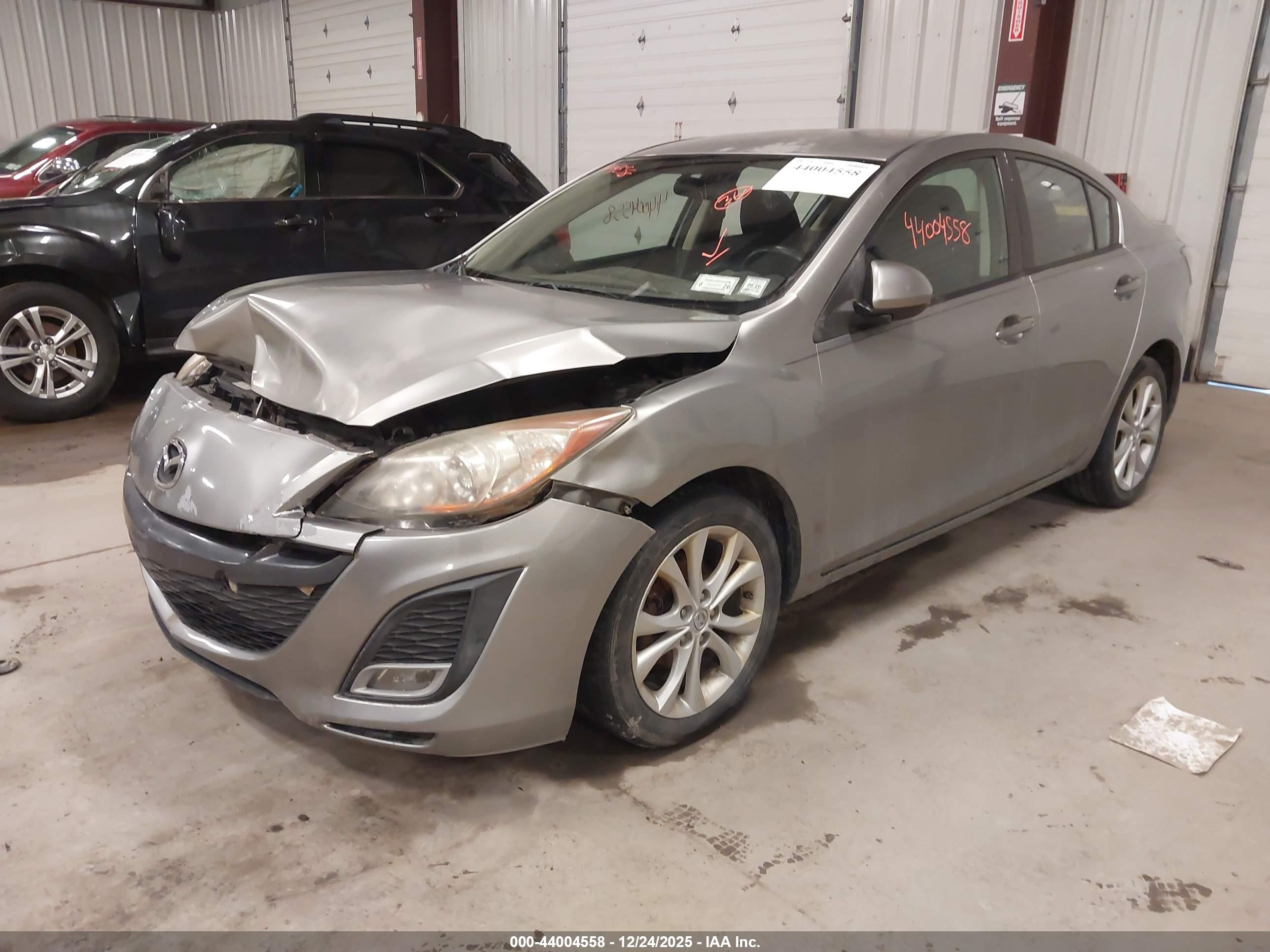 MAZDA MAZDA3 image 2
