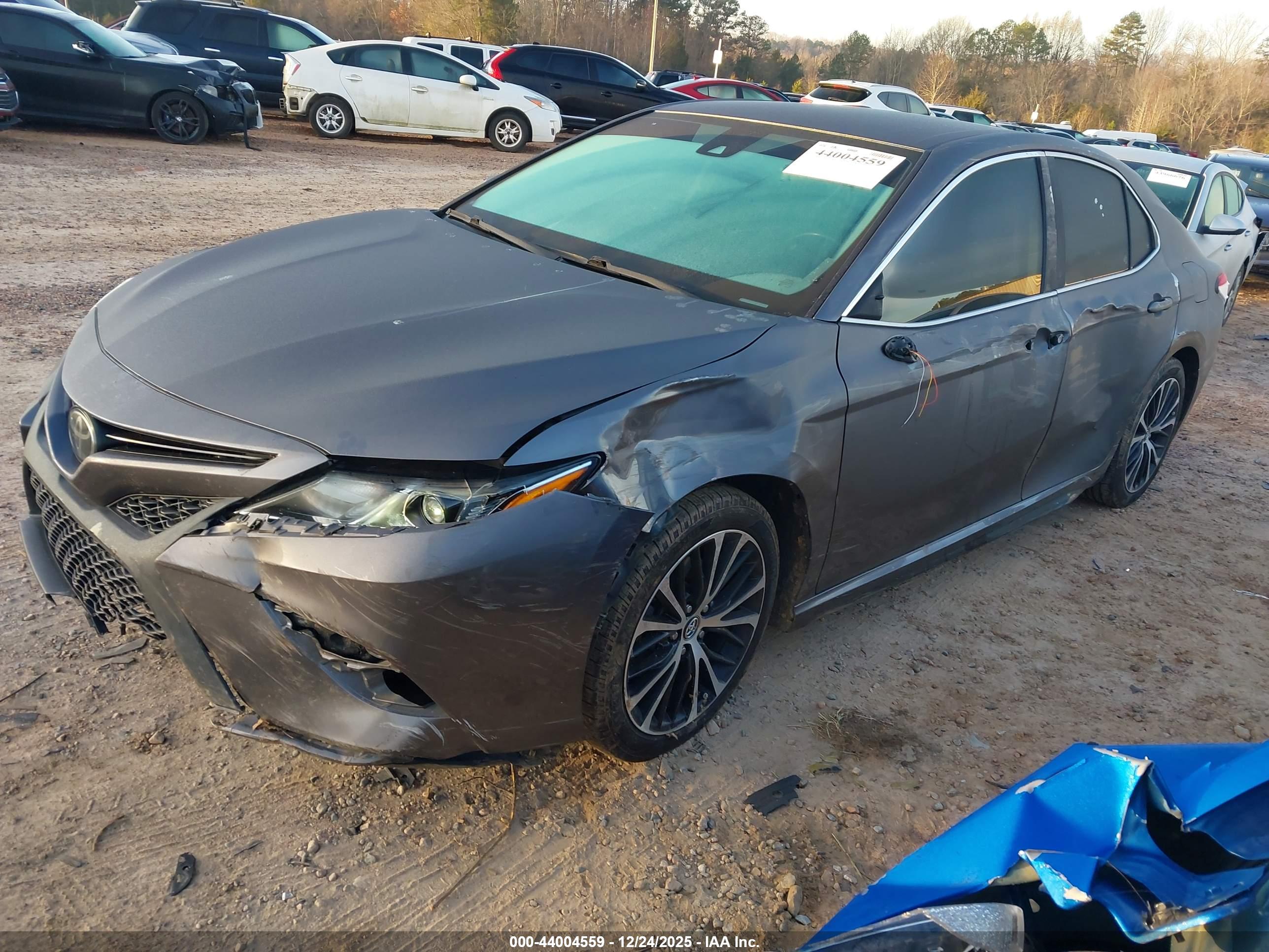 TOYOTA CAMRY image 2