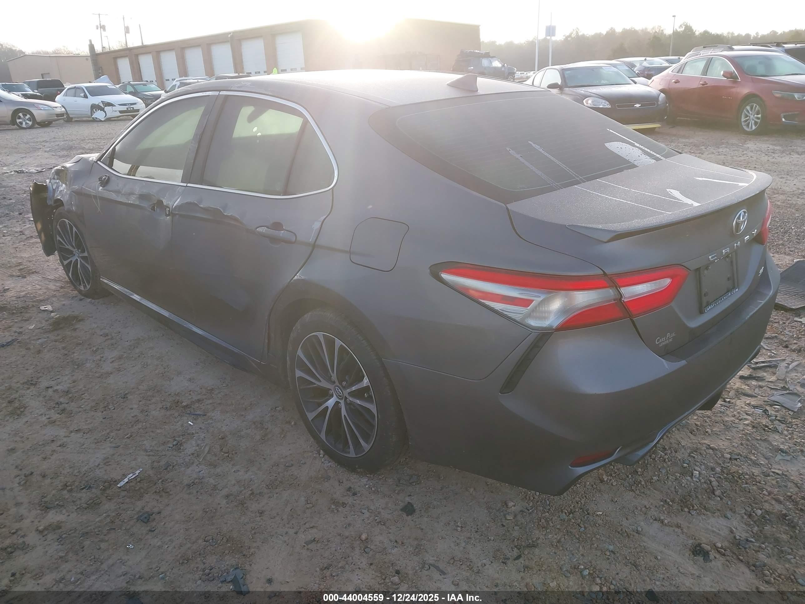 TOYOTA CAMRY image 3