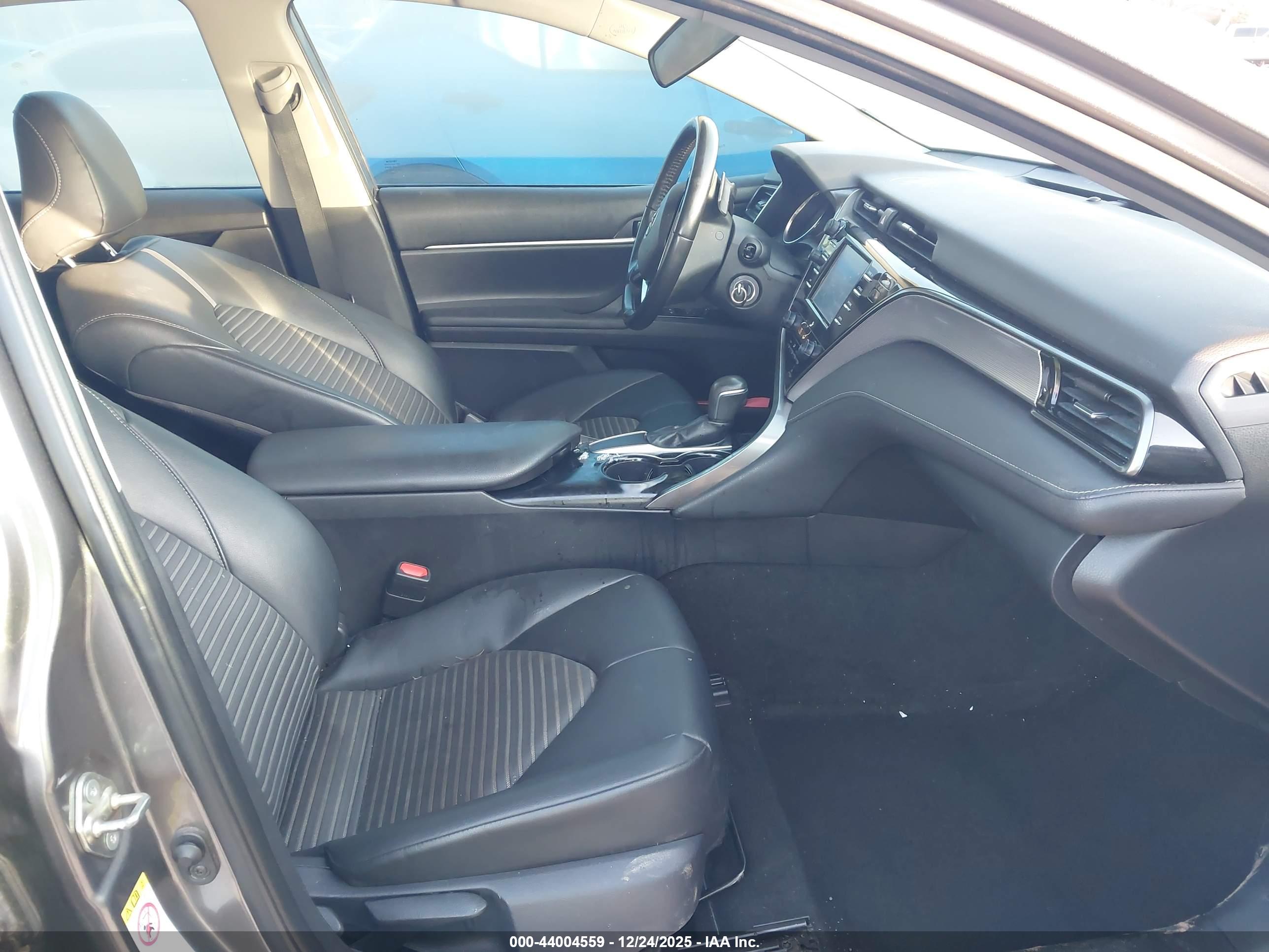 TOYOTA CAMRY image 5
