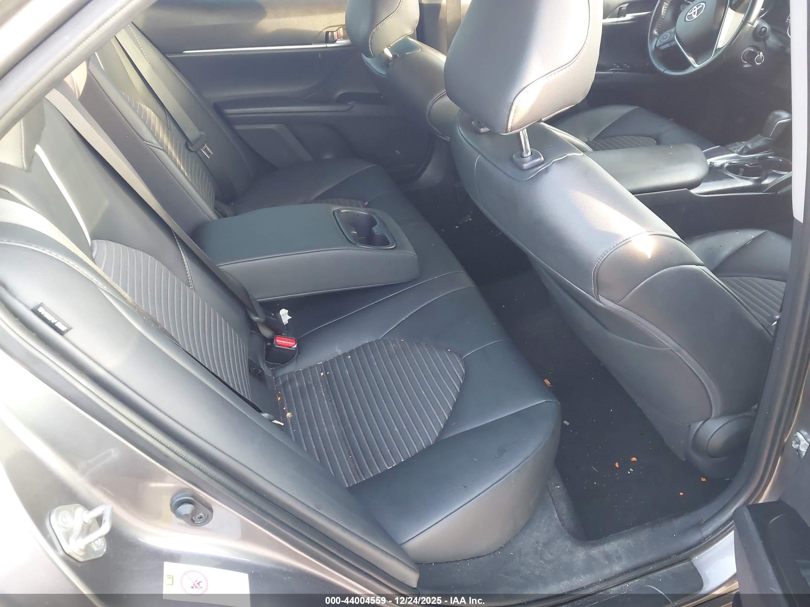 TOYOTA CAMRY image 8