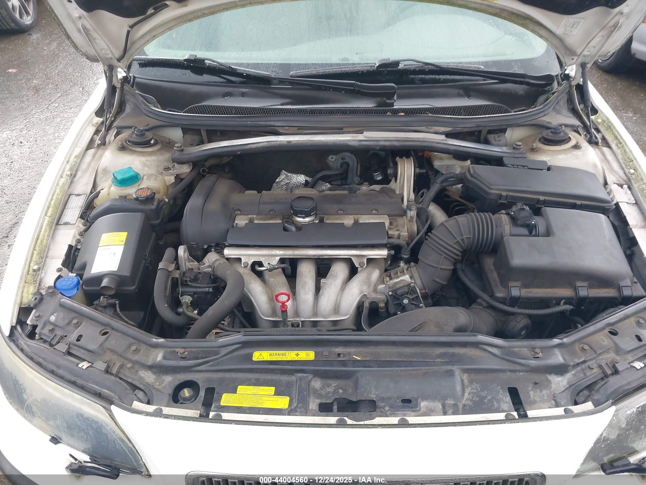 VOLVO V70 image 10