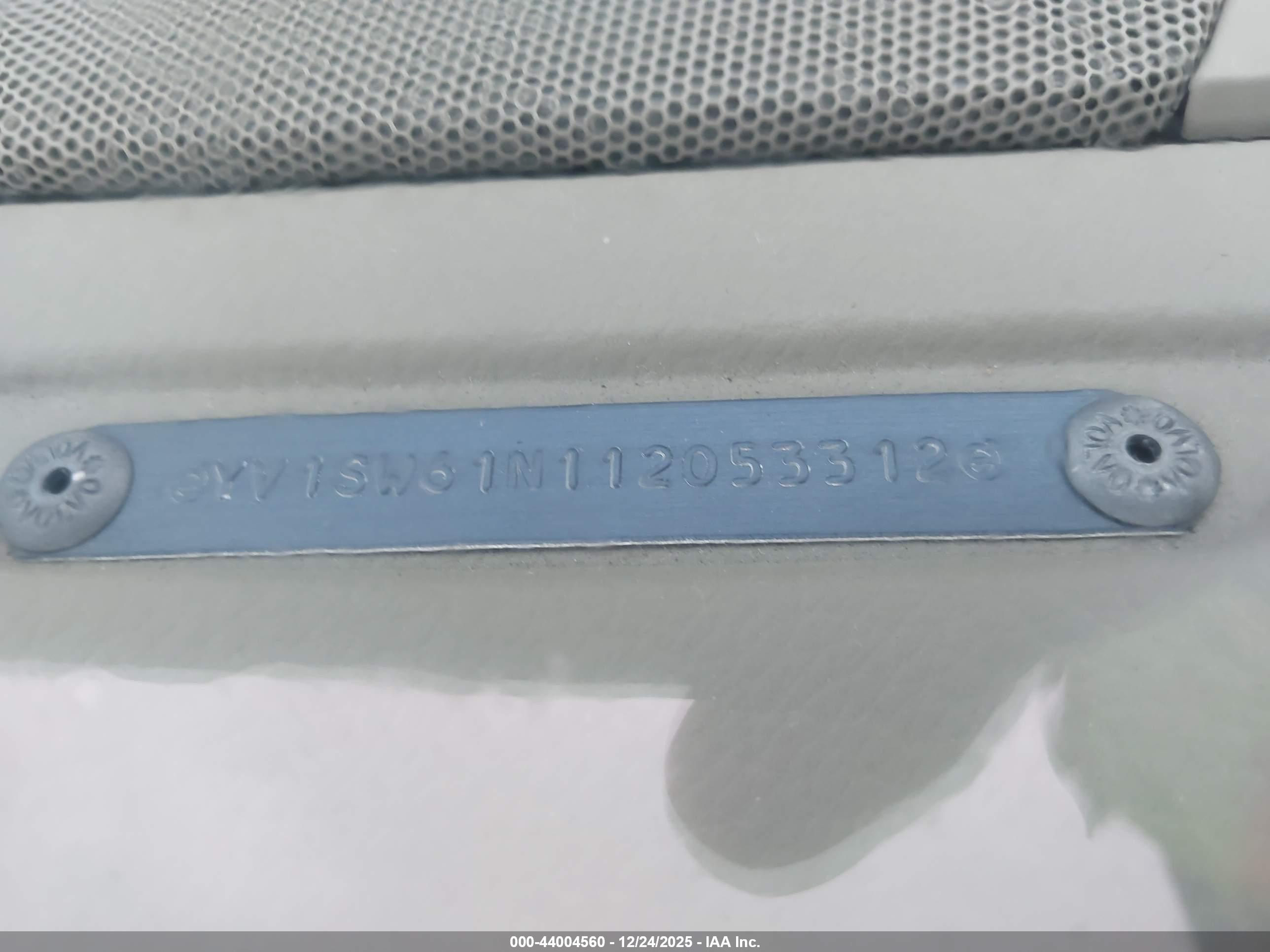 VOLVO V70 image 9