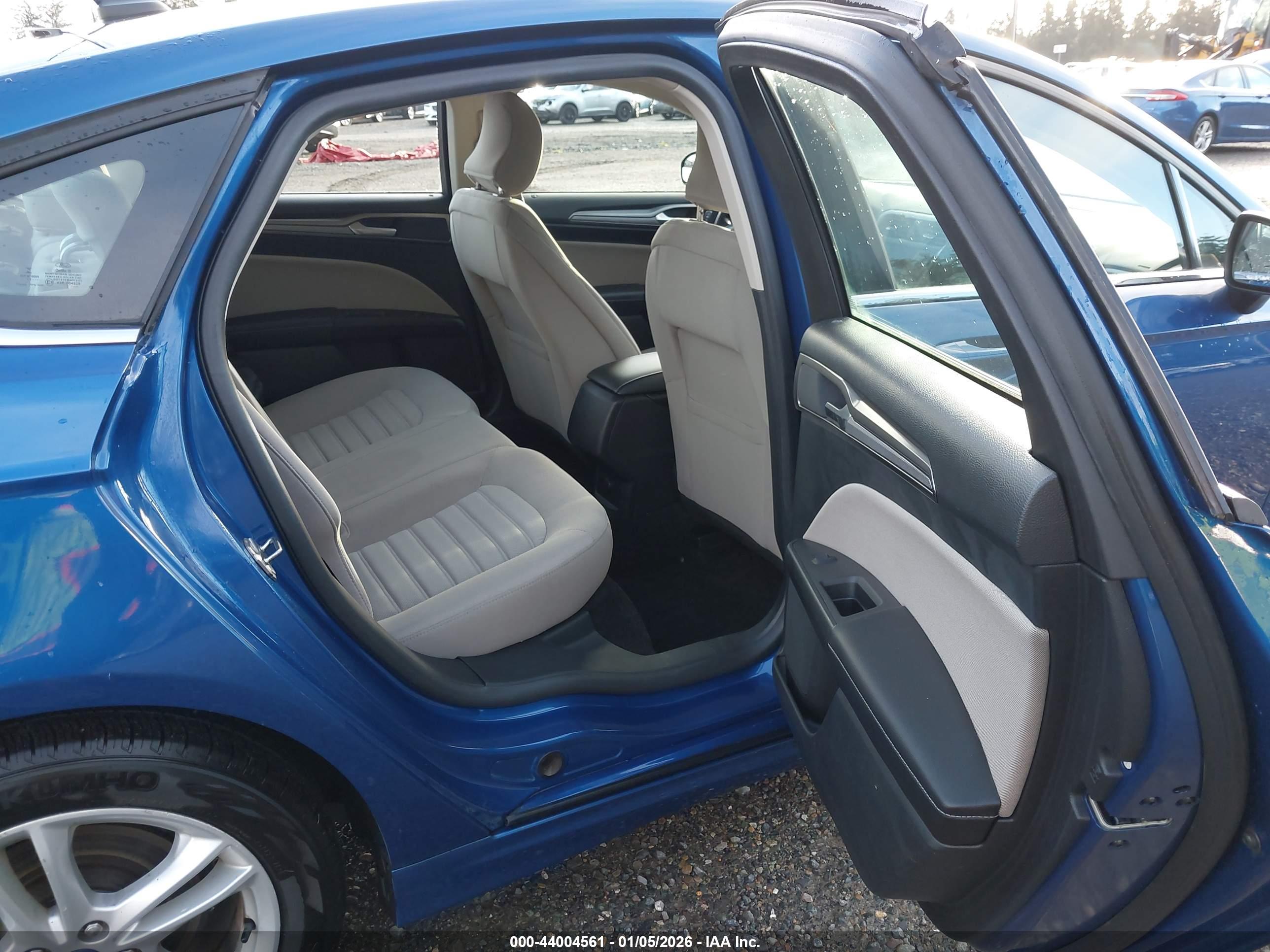 FORD FUSION image 8