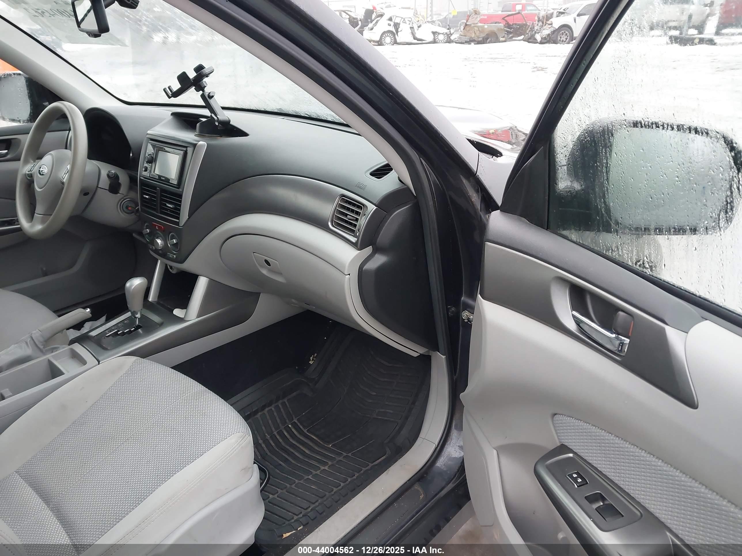 SUBARU FORESTER image 5