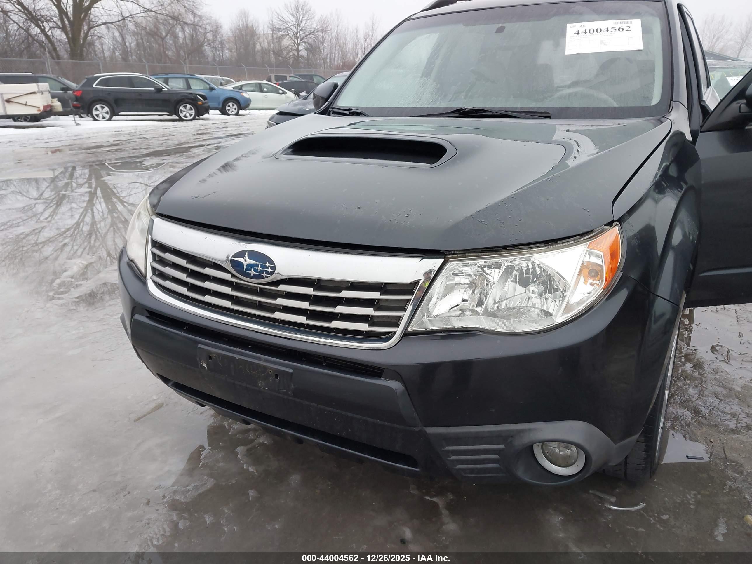 SUBARU FORESTER image 6