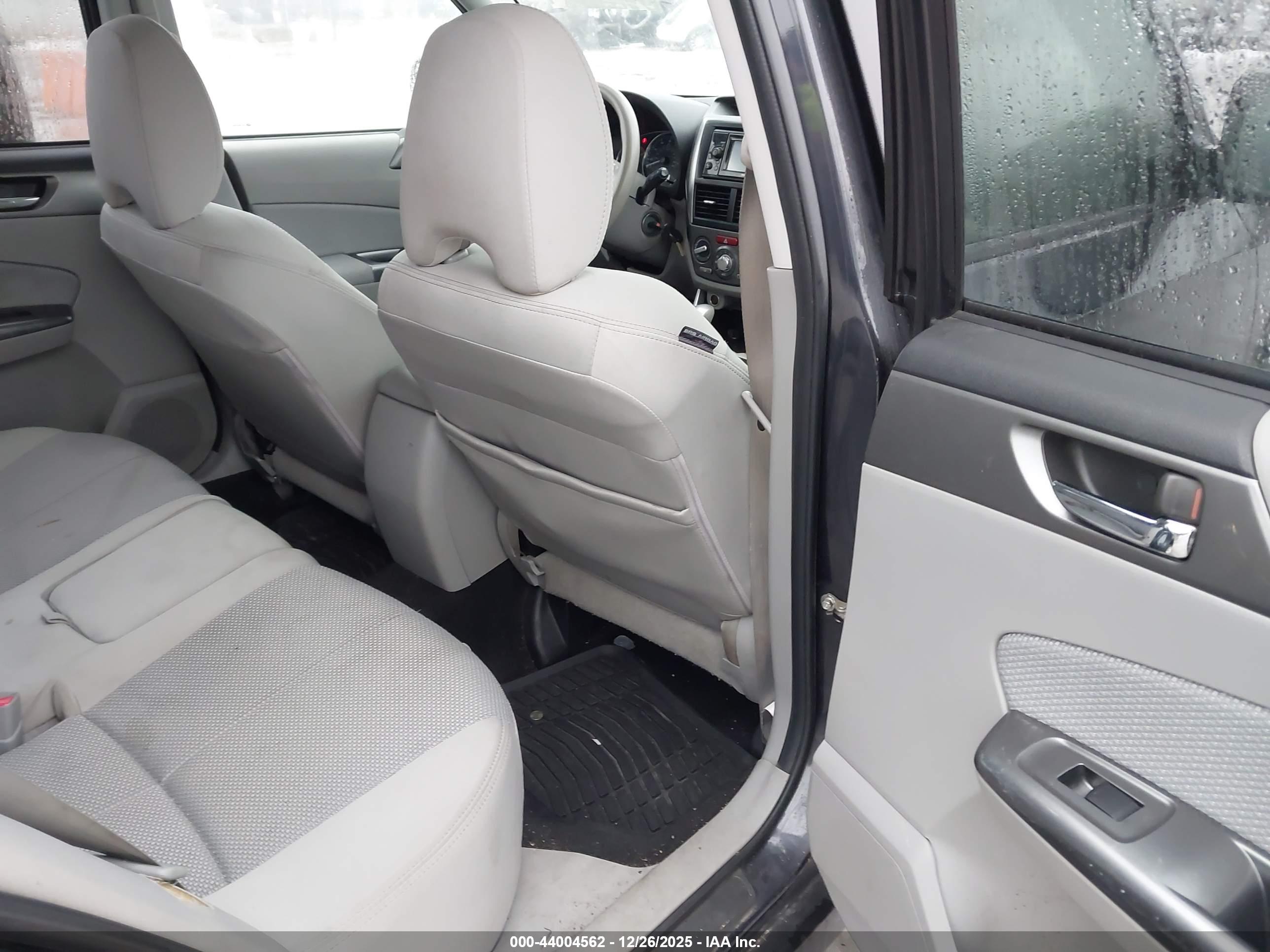 SUBARU FORESTER image 8