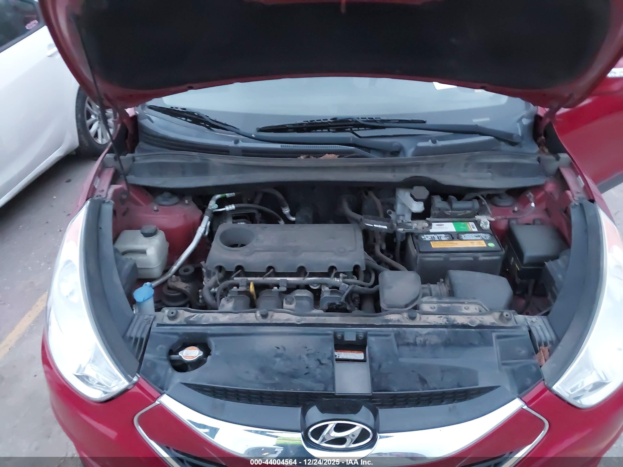 HYUNDAI TUCSON image 10
