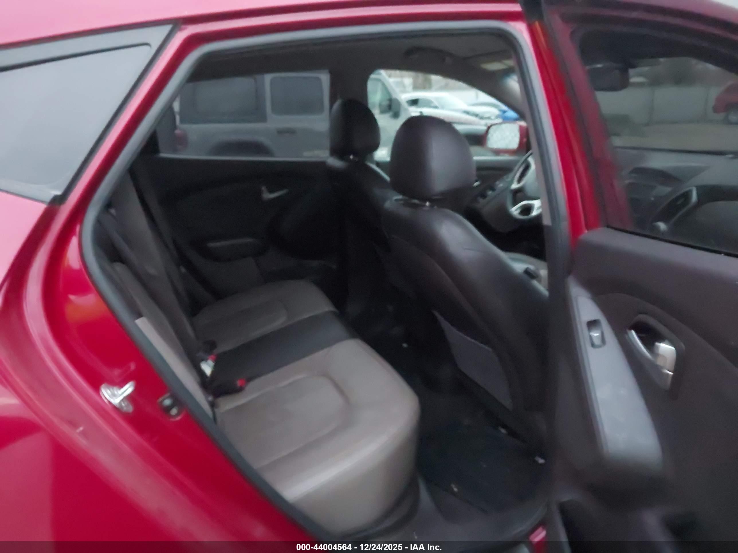 HYUNDAI TUCSON image 8