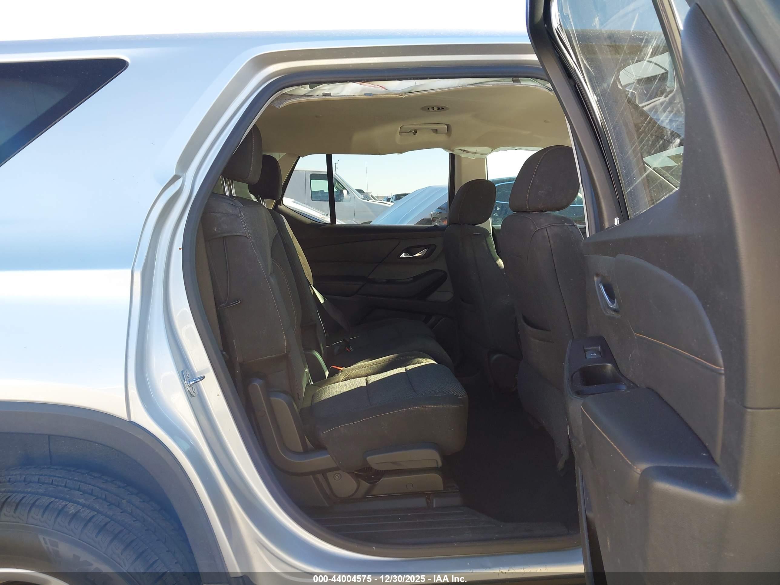CHEVROLET TRAVERSE image 8