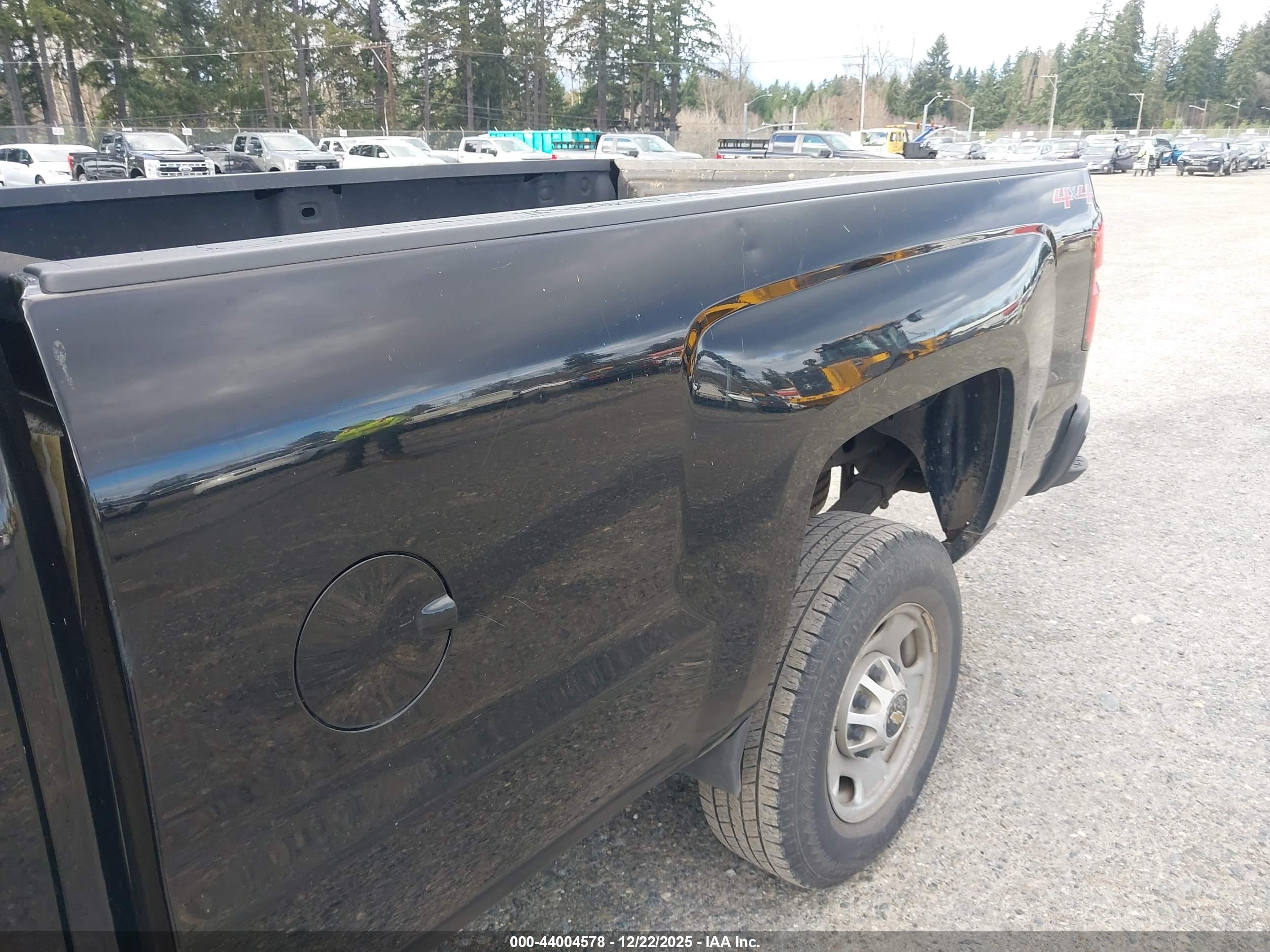 CHEVROLET SILVERADO image 6