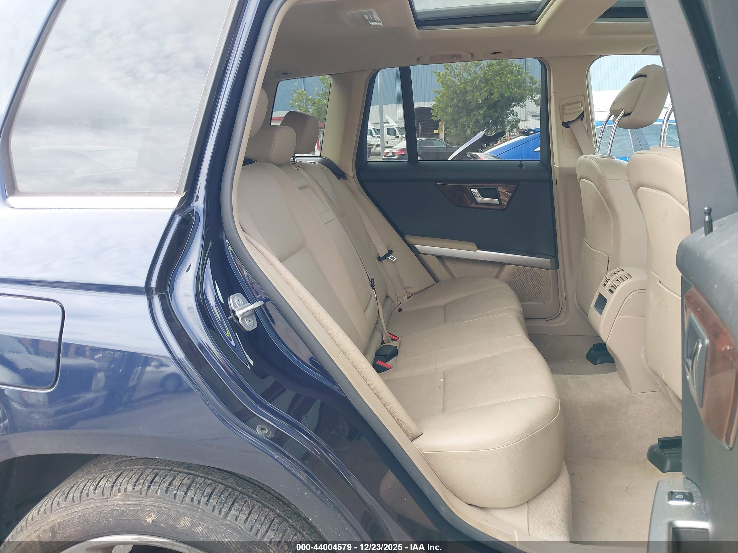 MERCEDES-BENZ GLK image 8