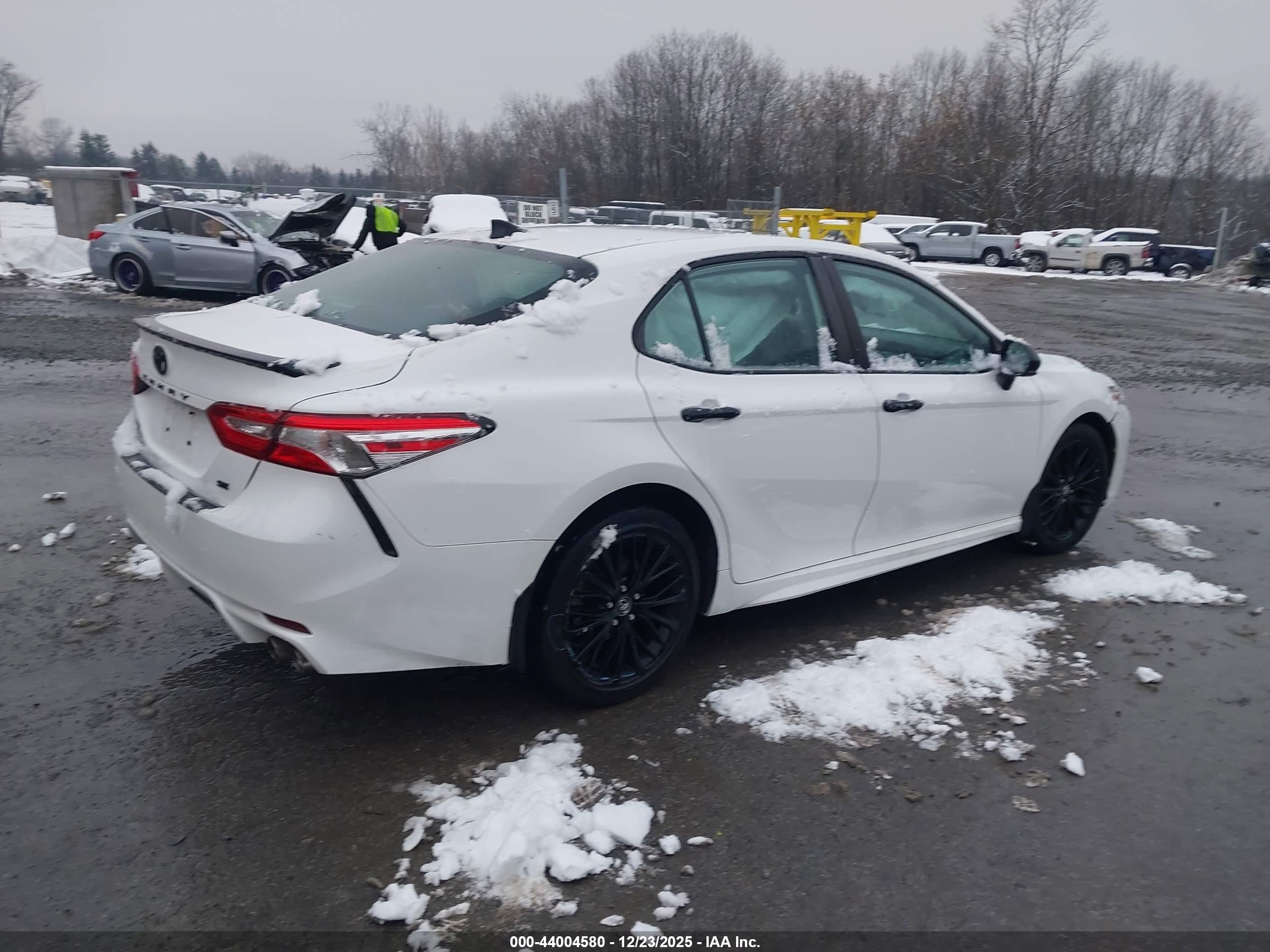 TOYOTA CAMRY image 4
