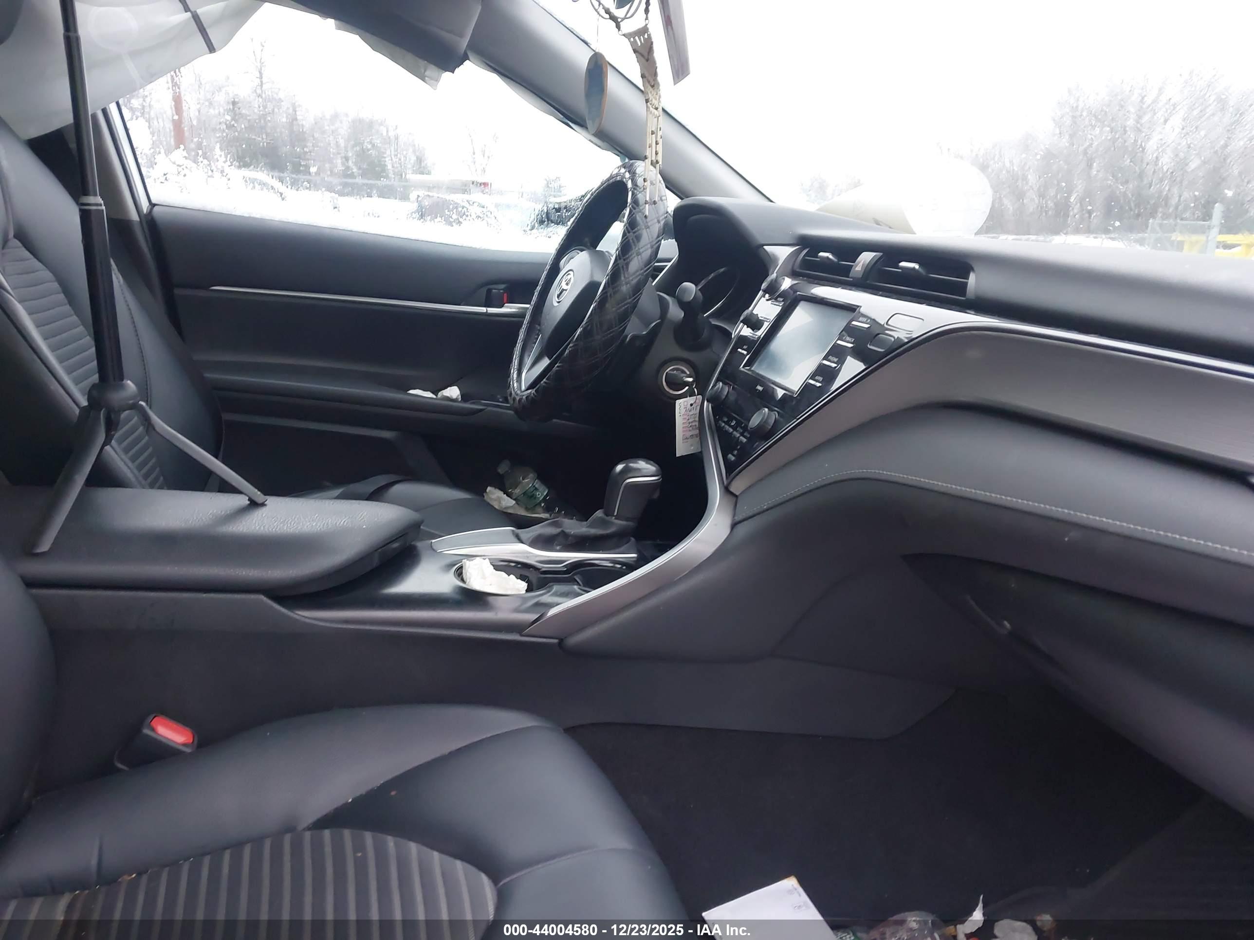 TOYOTA CAMRY image 5