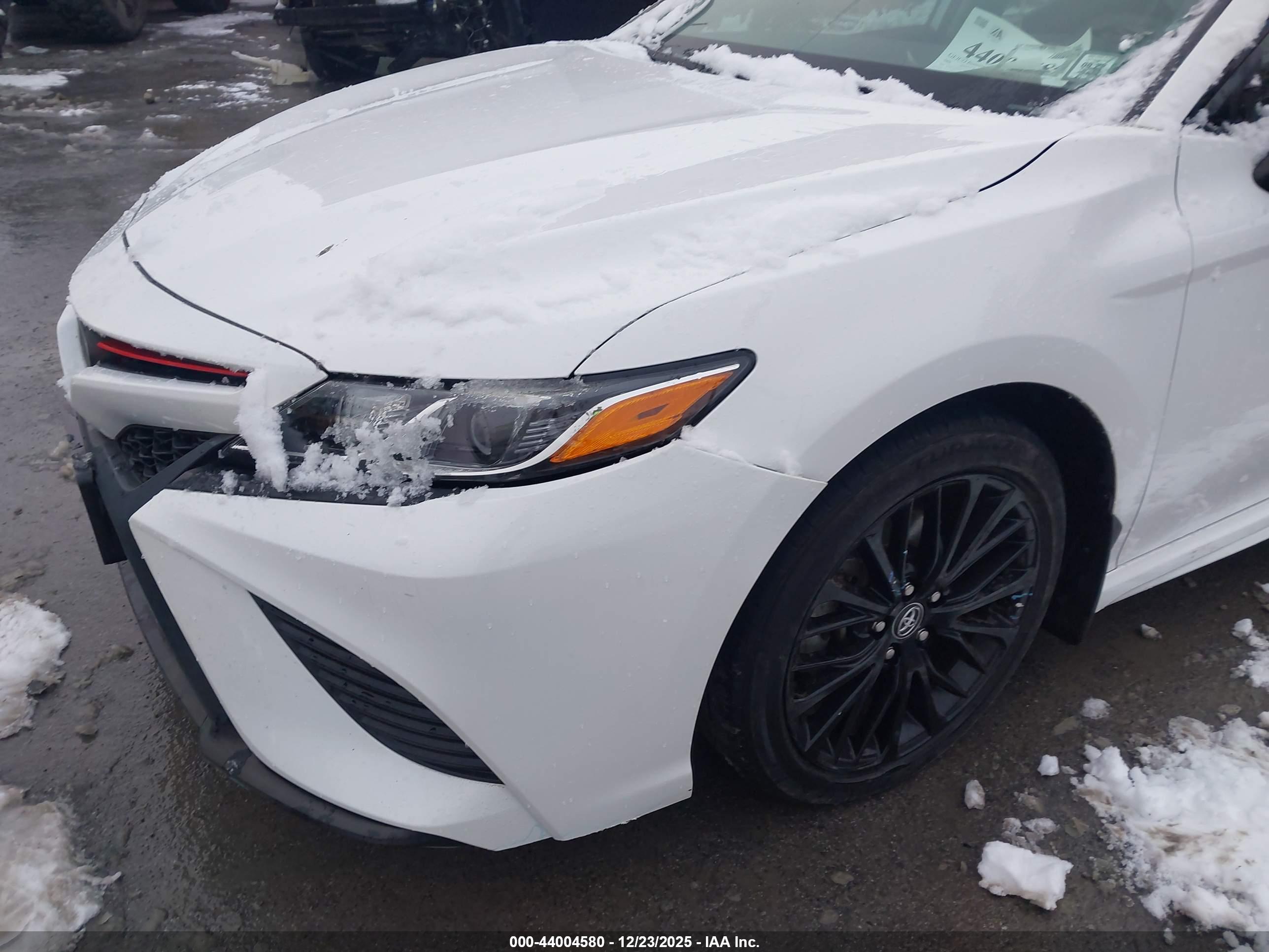 TOYOTA CAMRY image 6