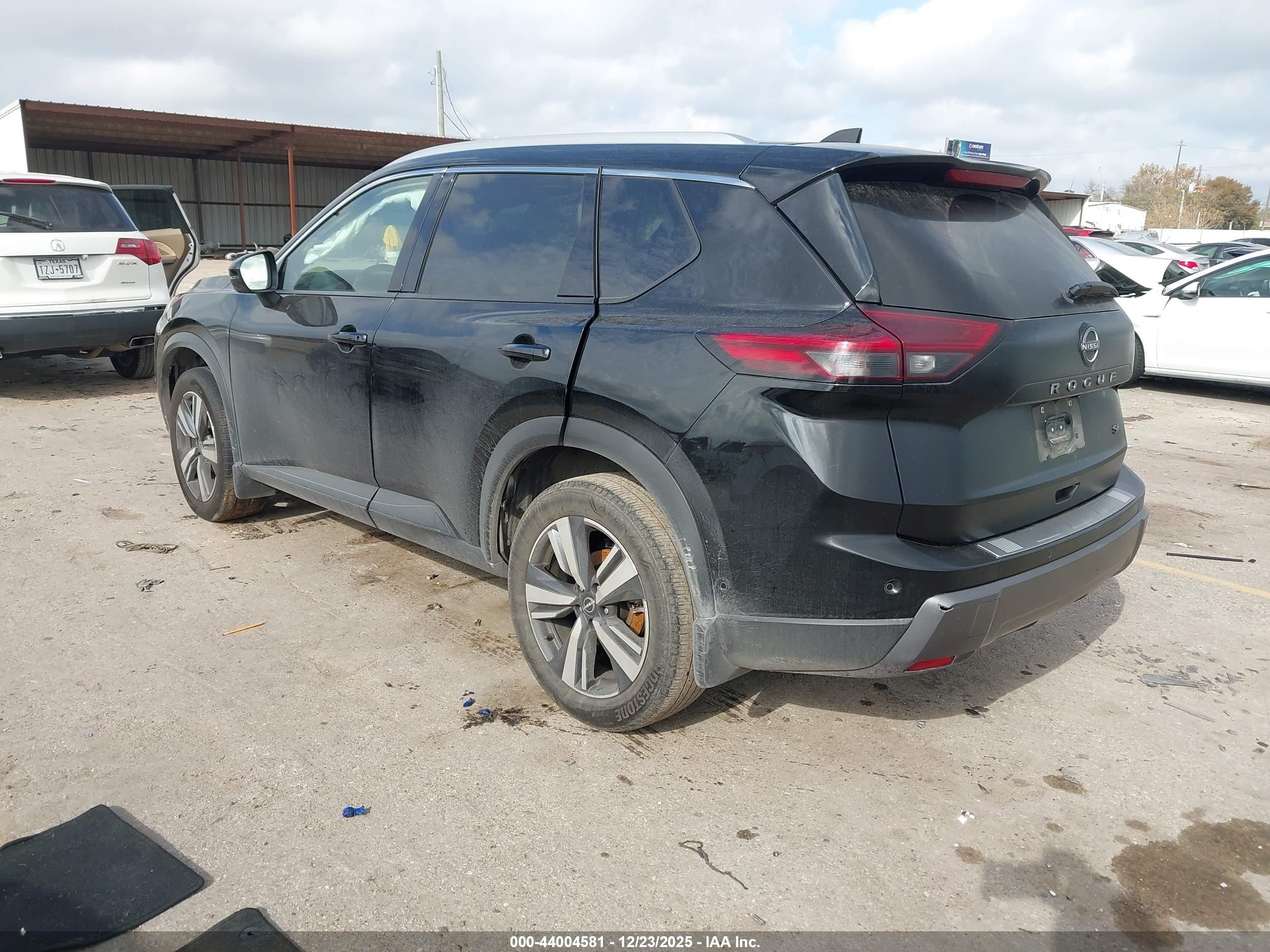 NISSAN ROGUE image 3