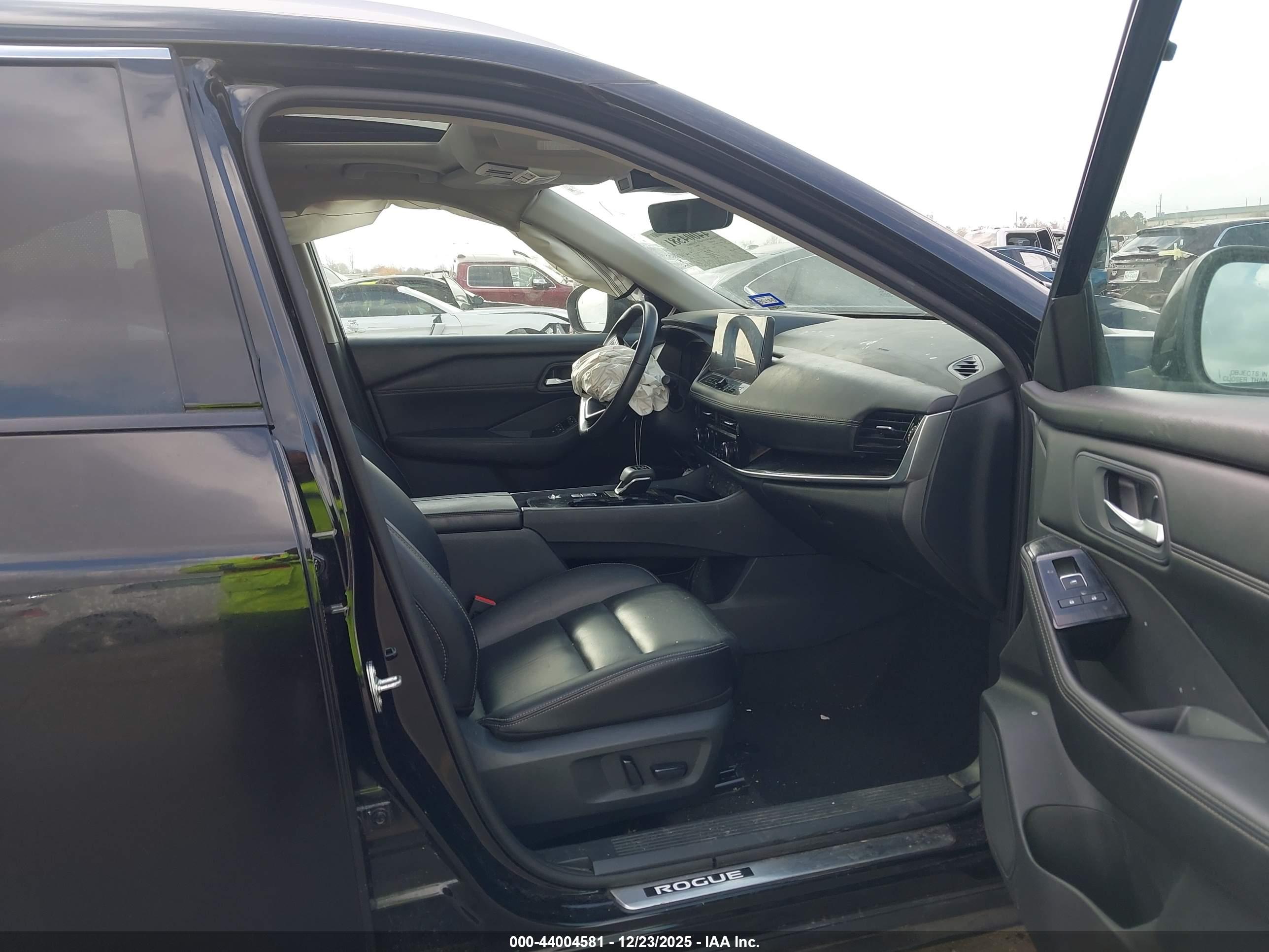 NISSAN ROGUE image 5