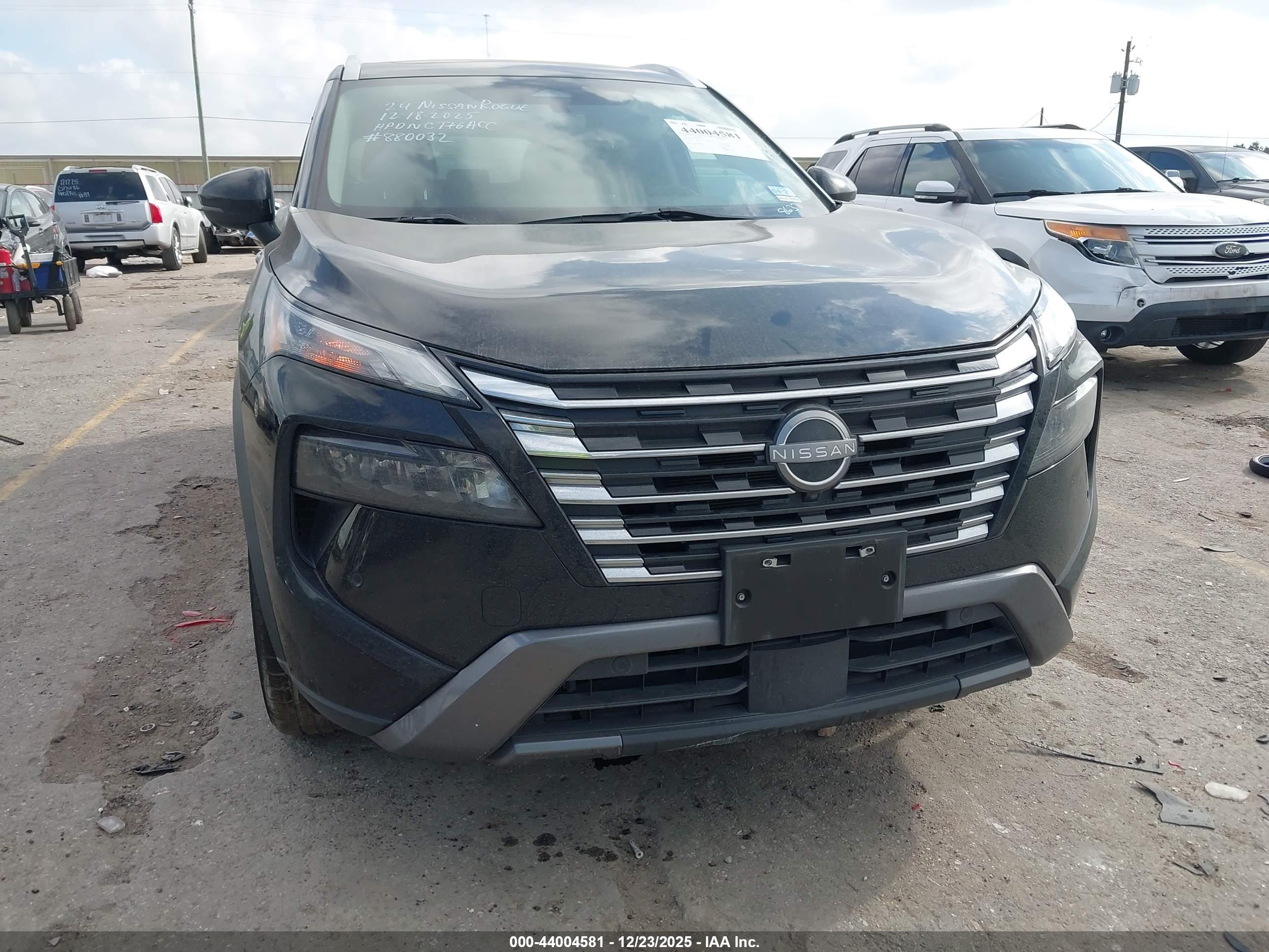 NISSAN ROGUE image 6