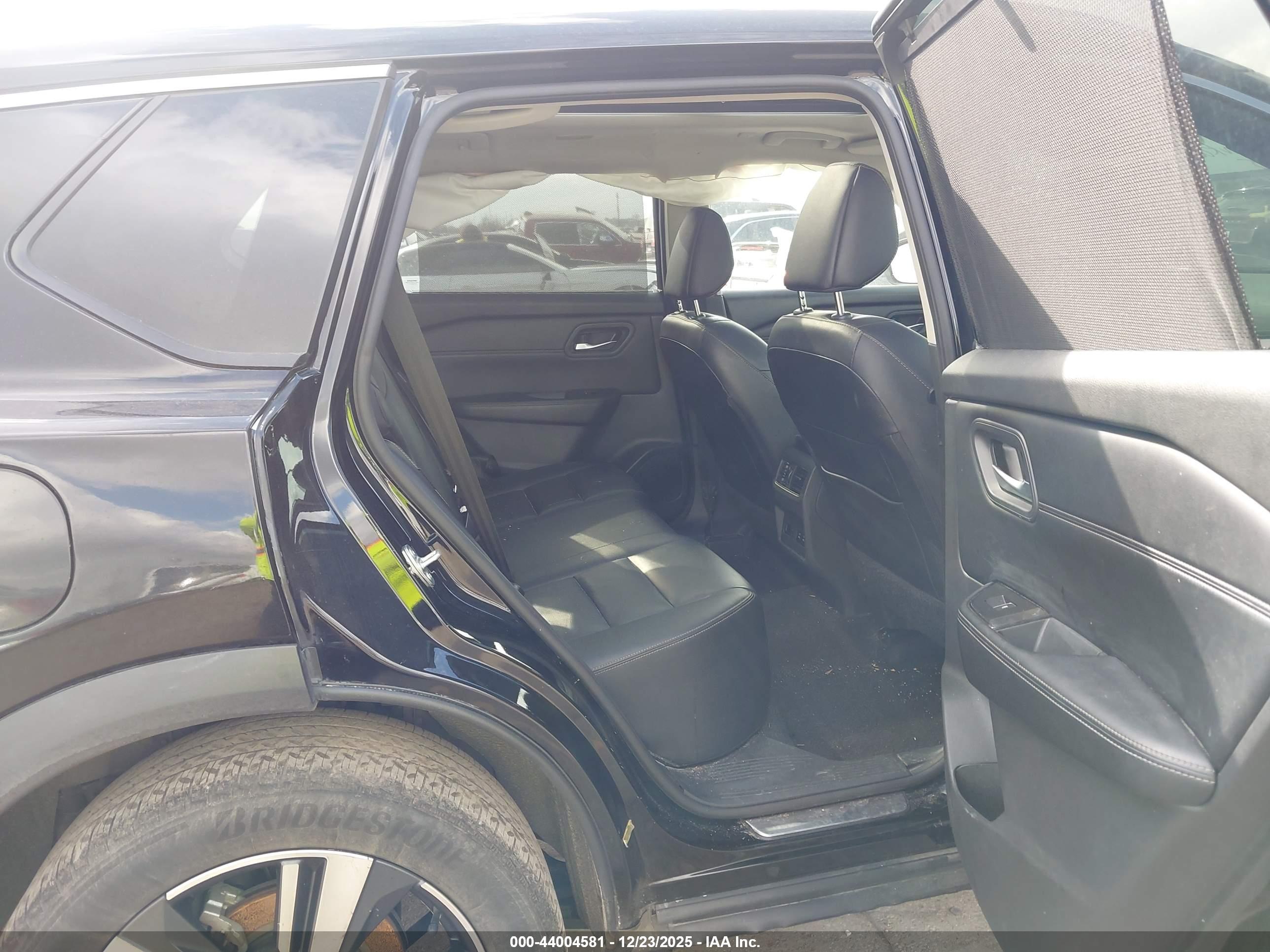 NISSAN ROGUE image 8
