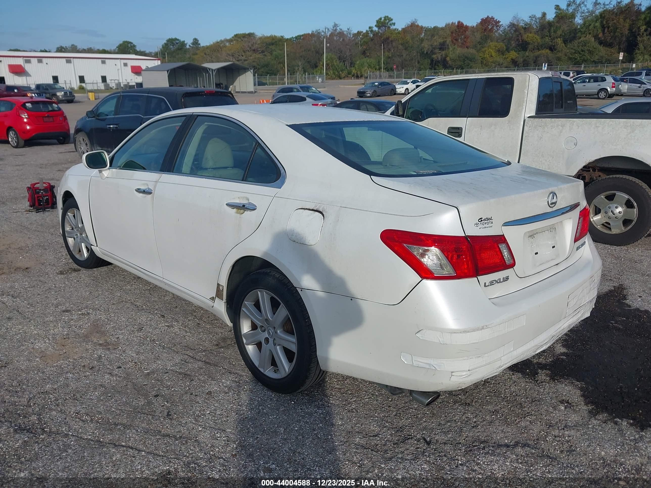 LEXUS ES image 3