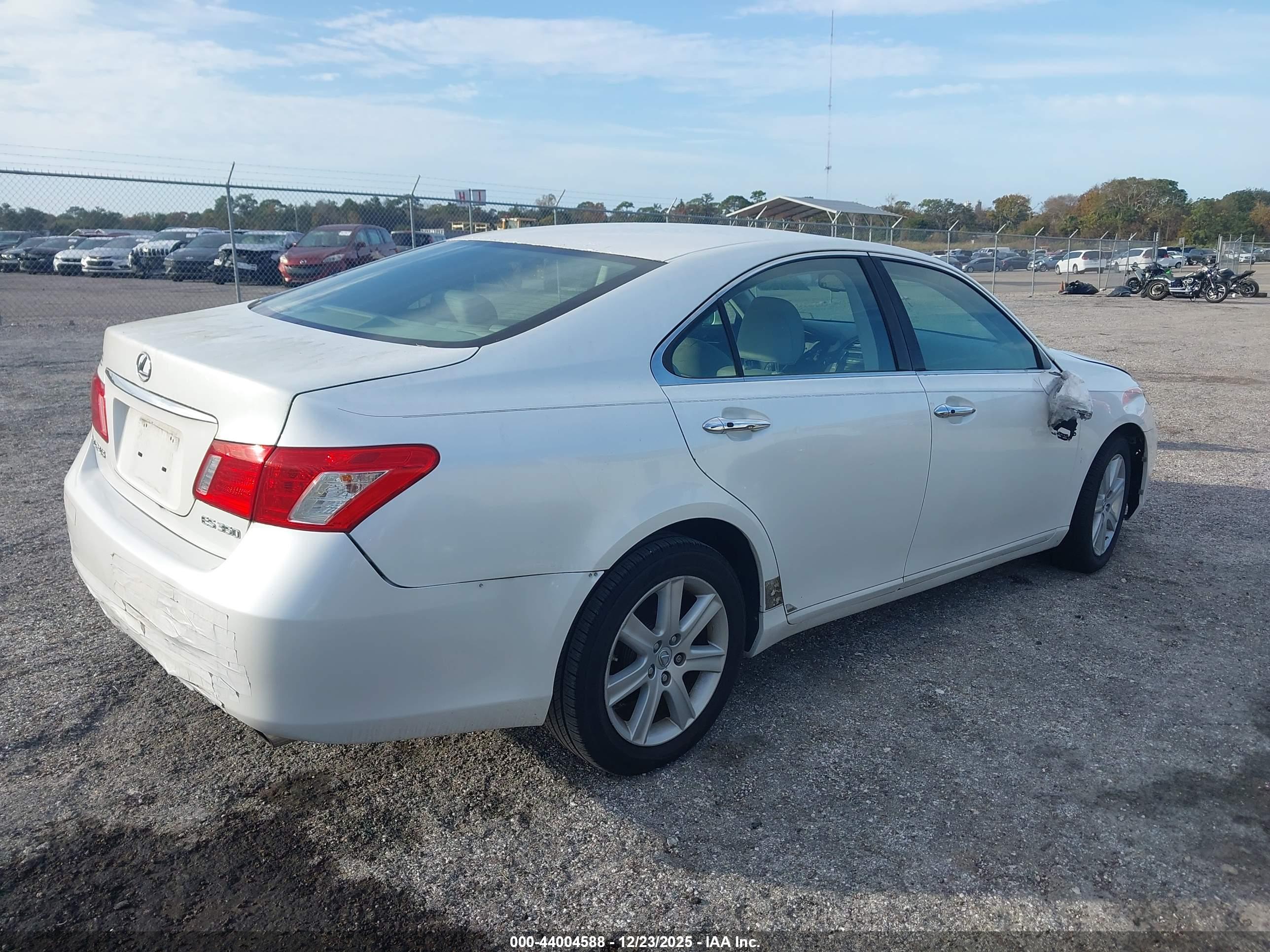 LEXUS ES image 4
