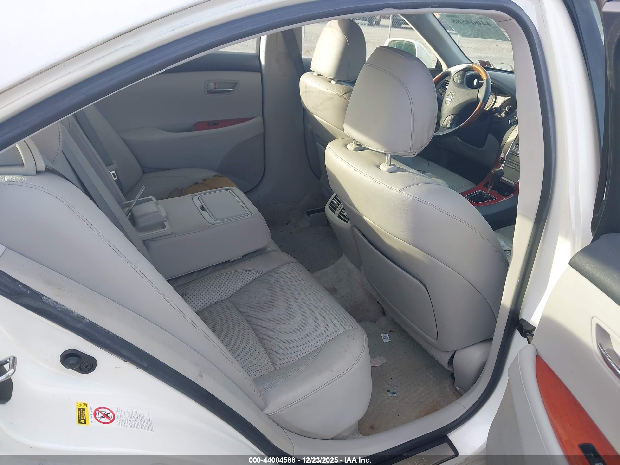LEXUS ES image 8