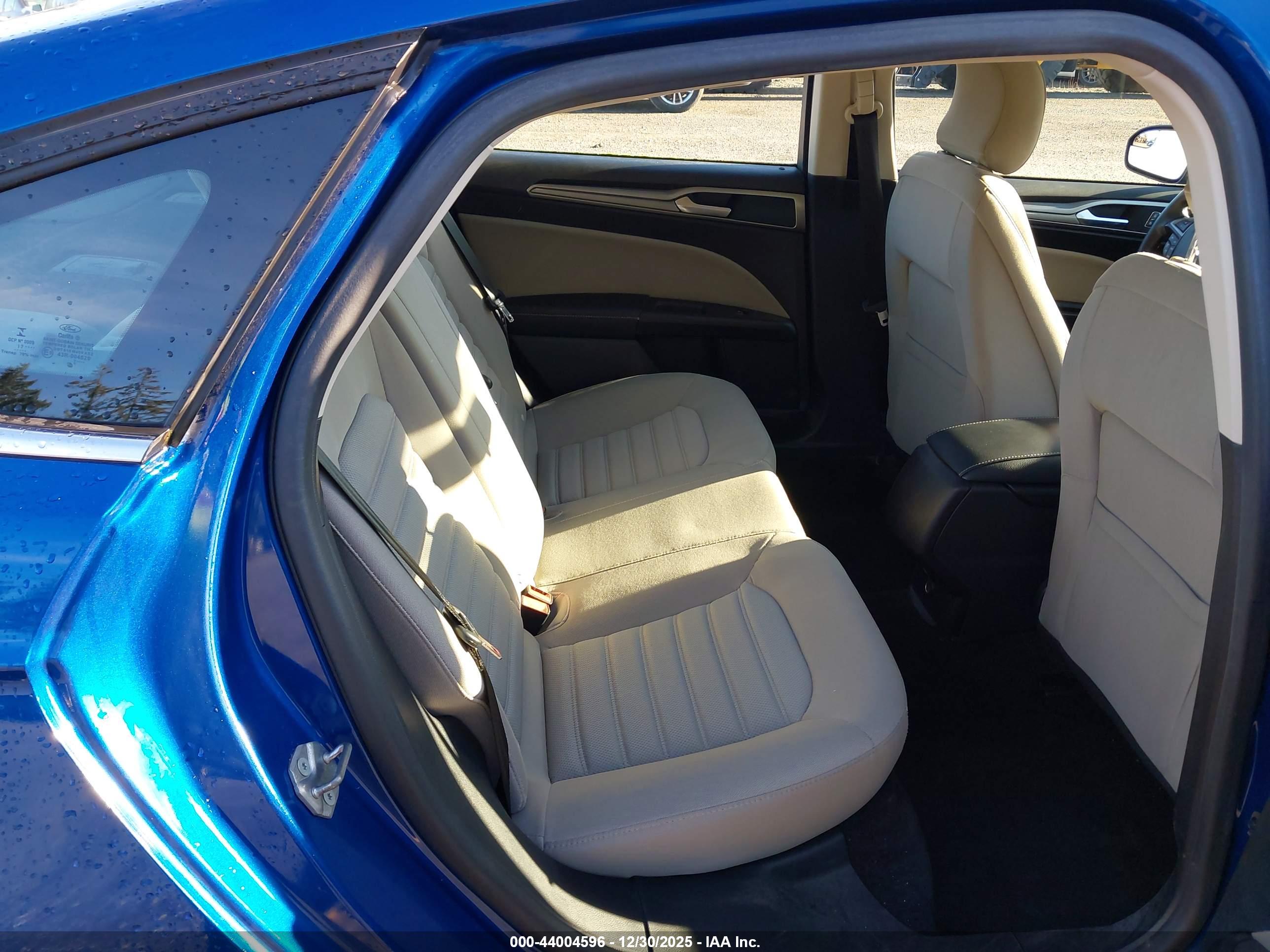 FORD FUSION image 8