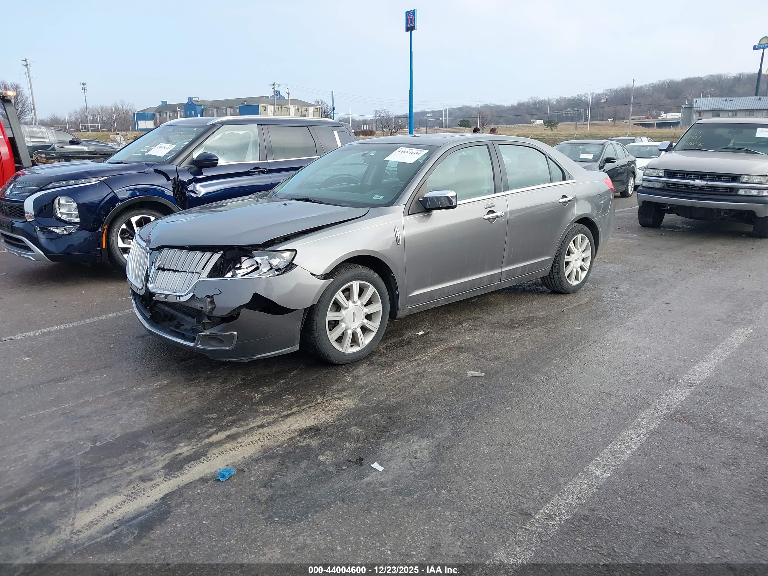 LINCOLN MKZ image 2