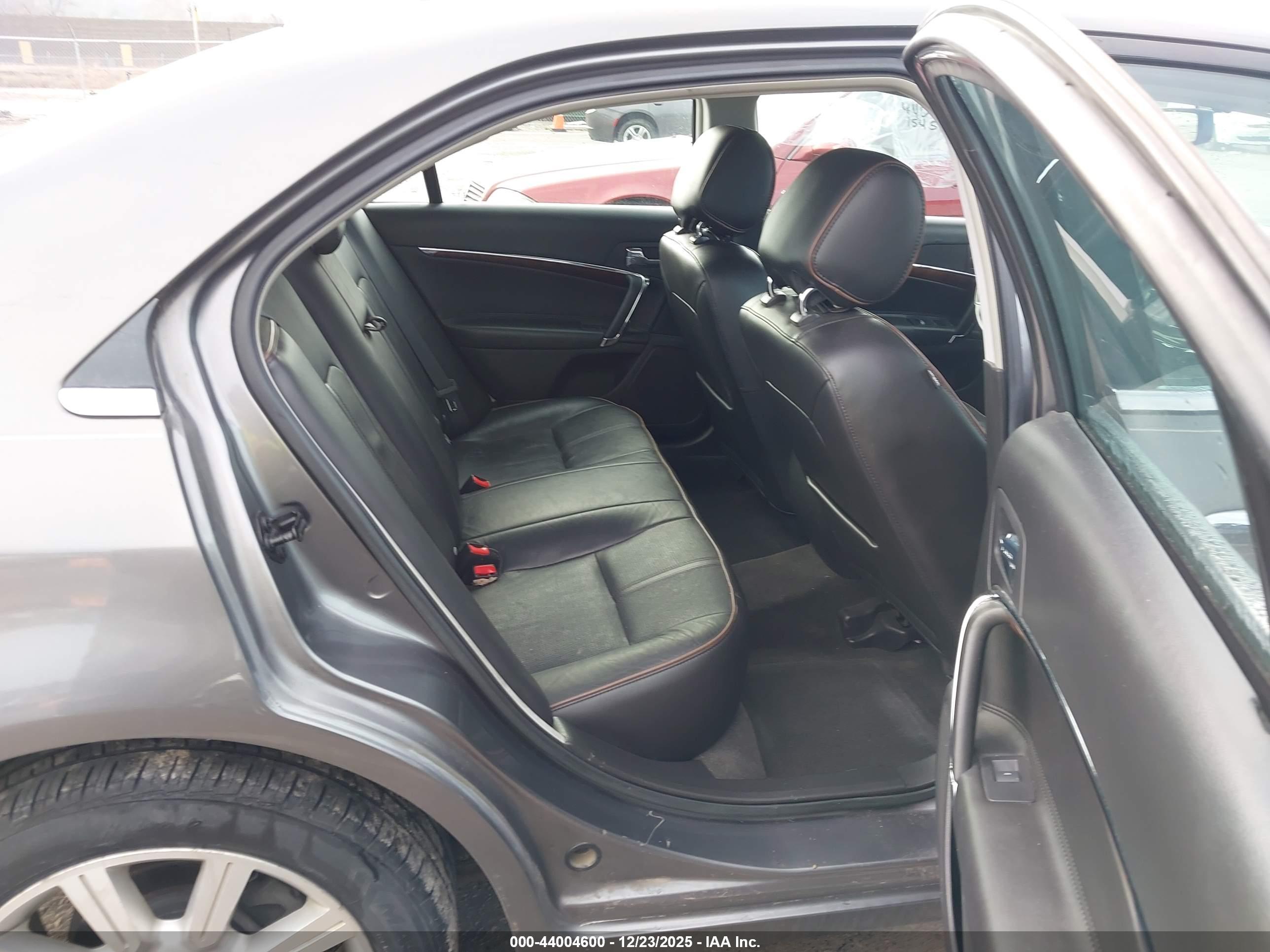 LINCOLN MKZ image 8