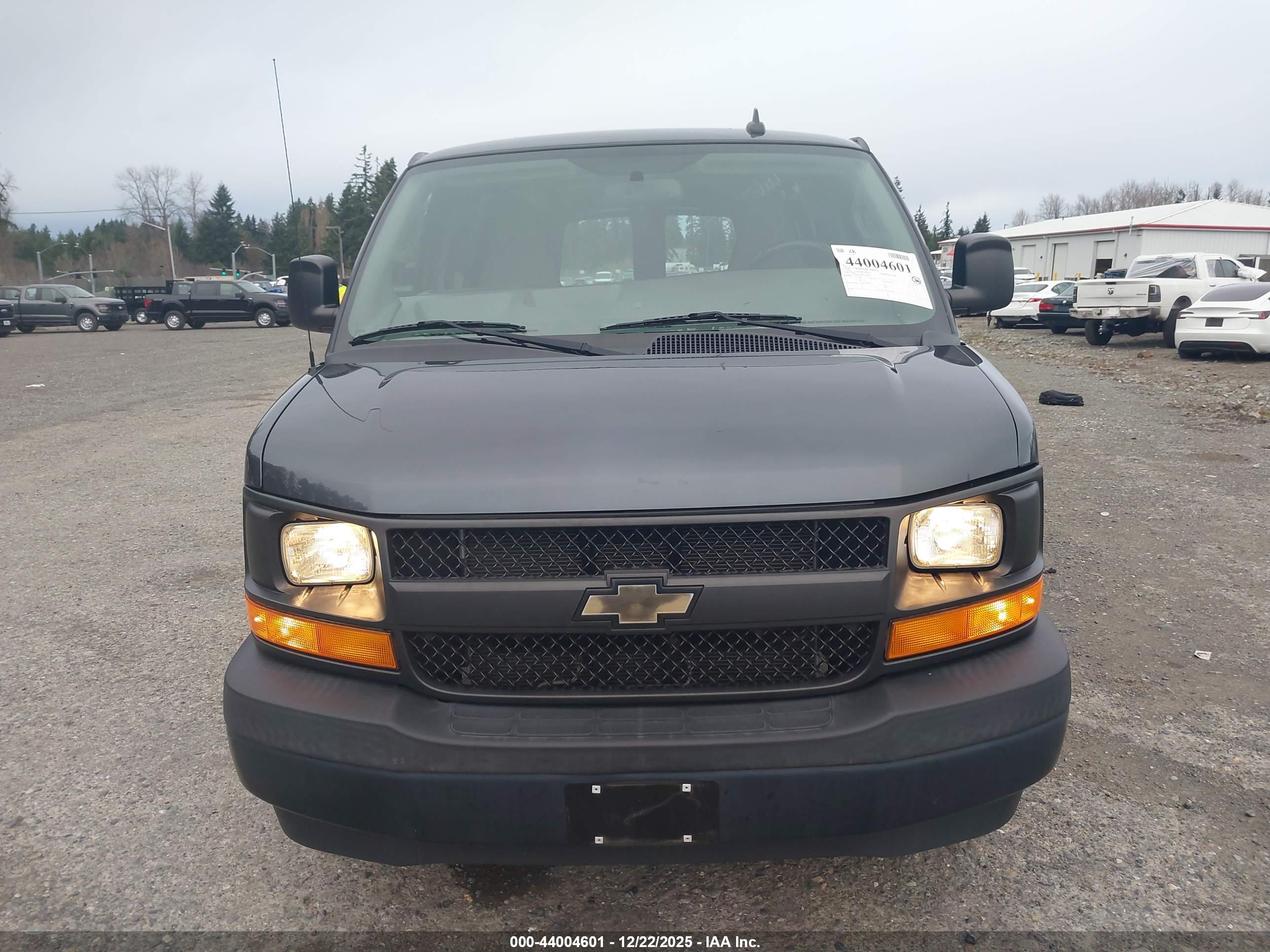 CHEVROLET EXPRESS image 6