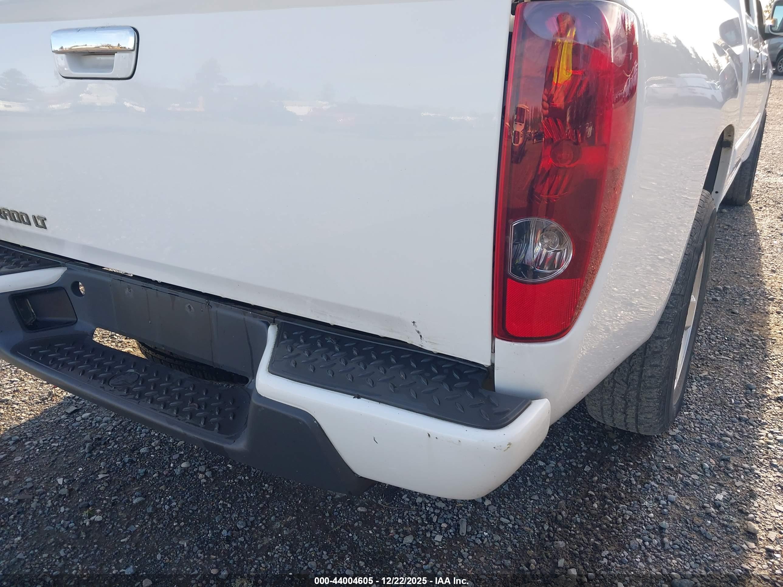 CHEVROLET COLORADO image 6