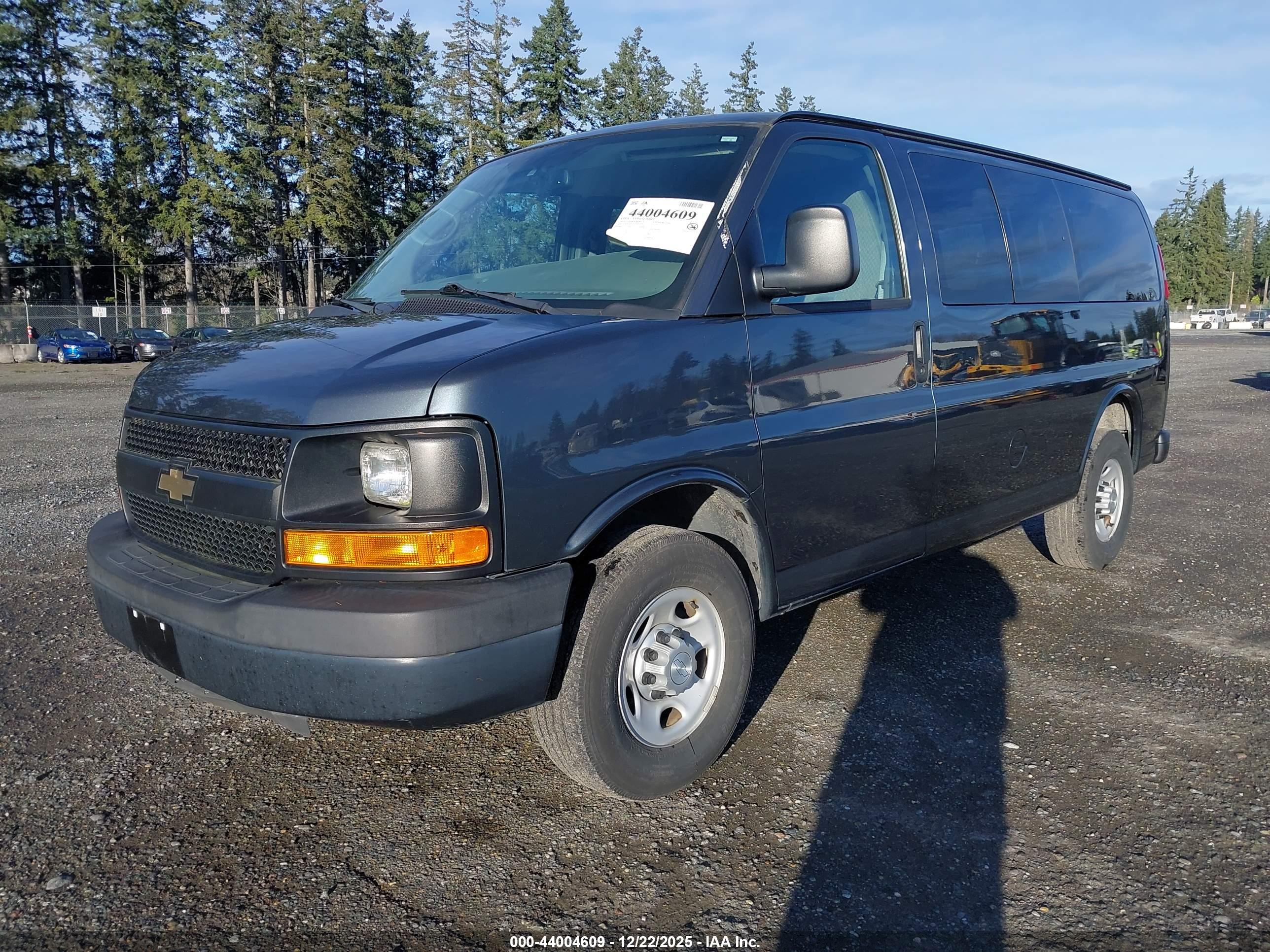 CHEVROLET EXPRESS image 2