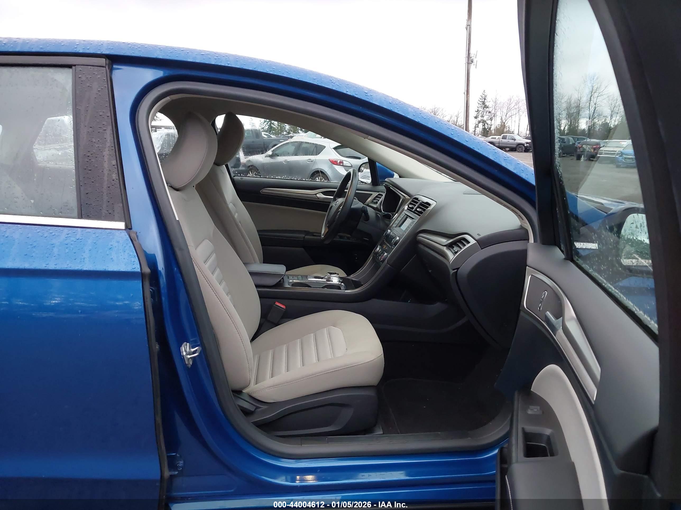 FORD FUSION image 5