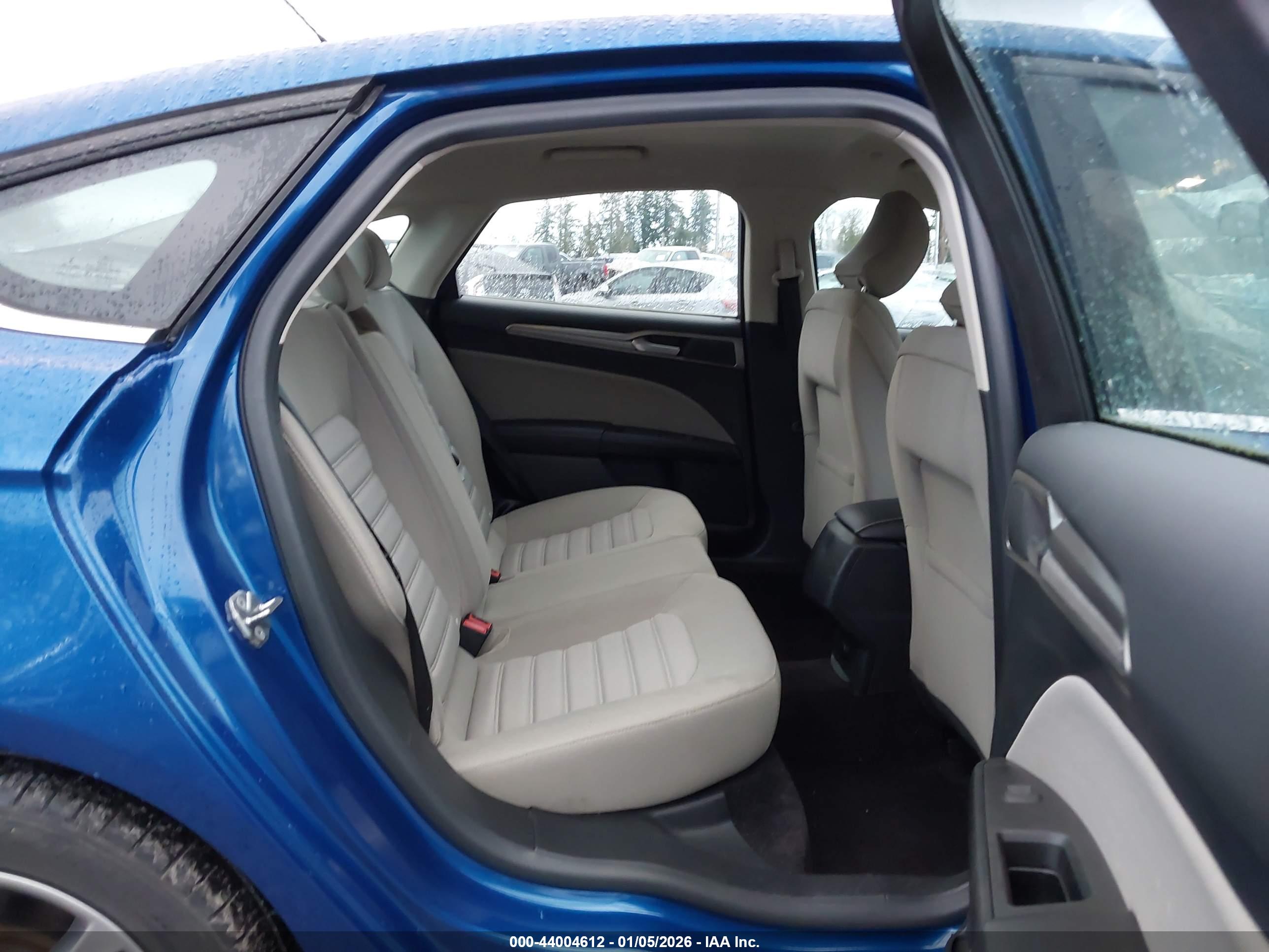 FORD FUSION image 8