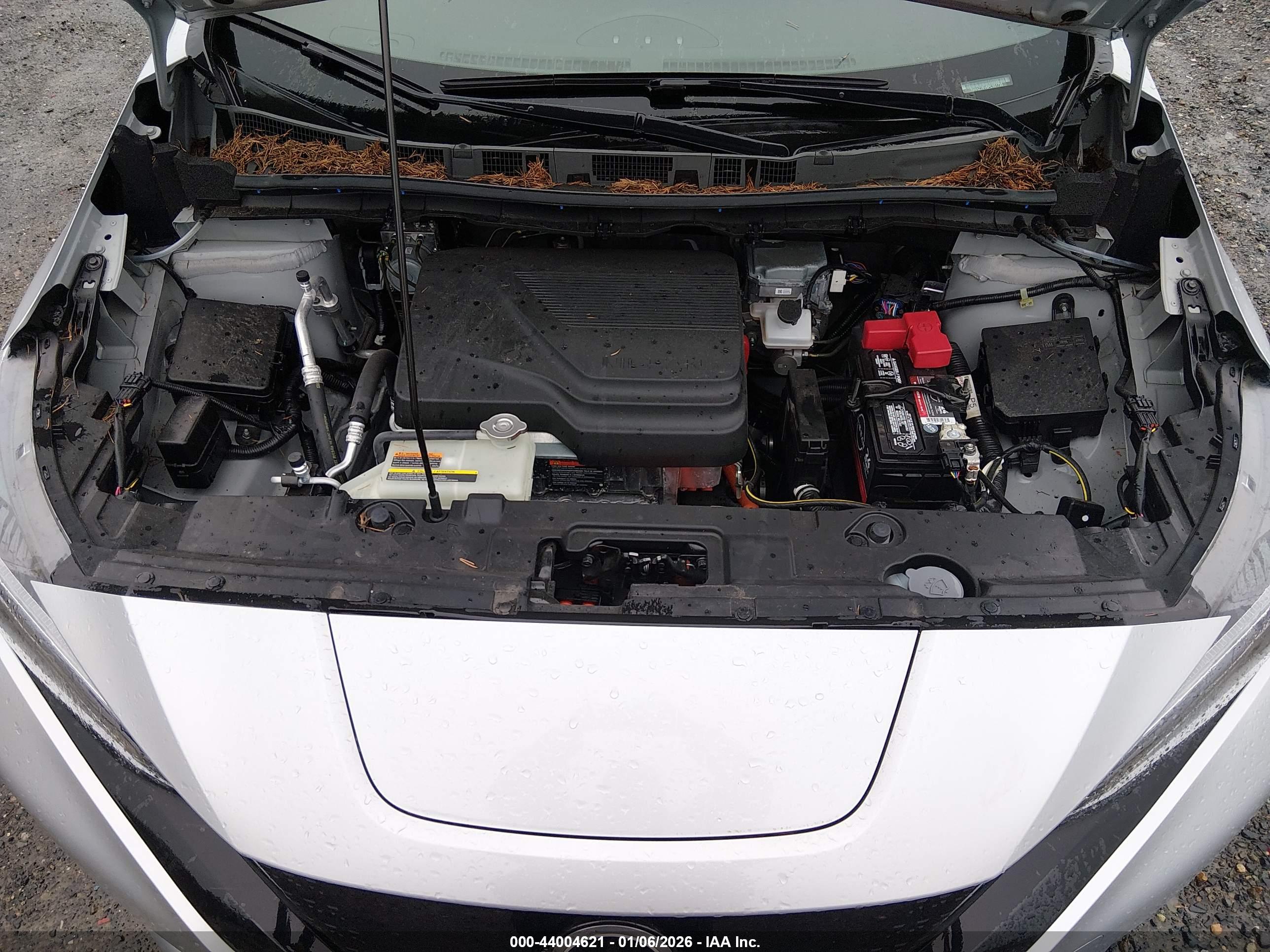 NISSAN LEAF image 10