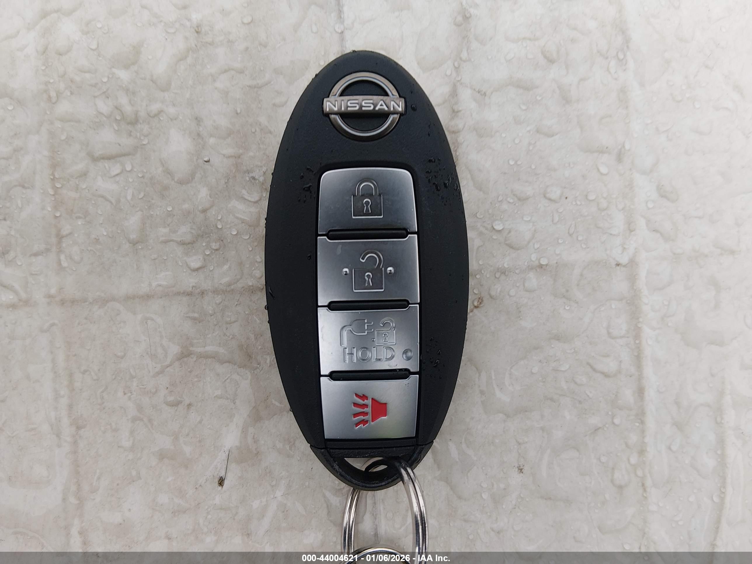 NISSAN LEAF image 11