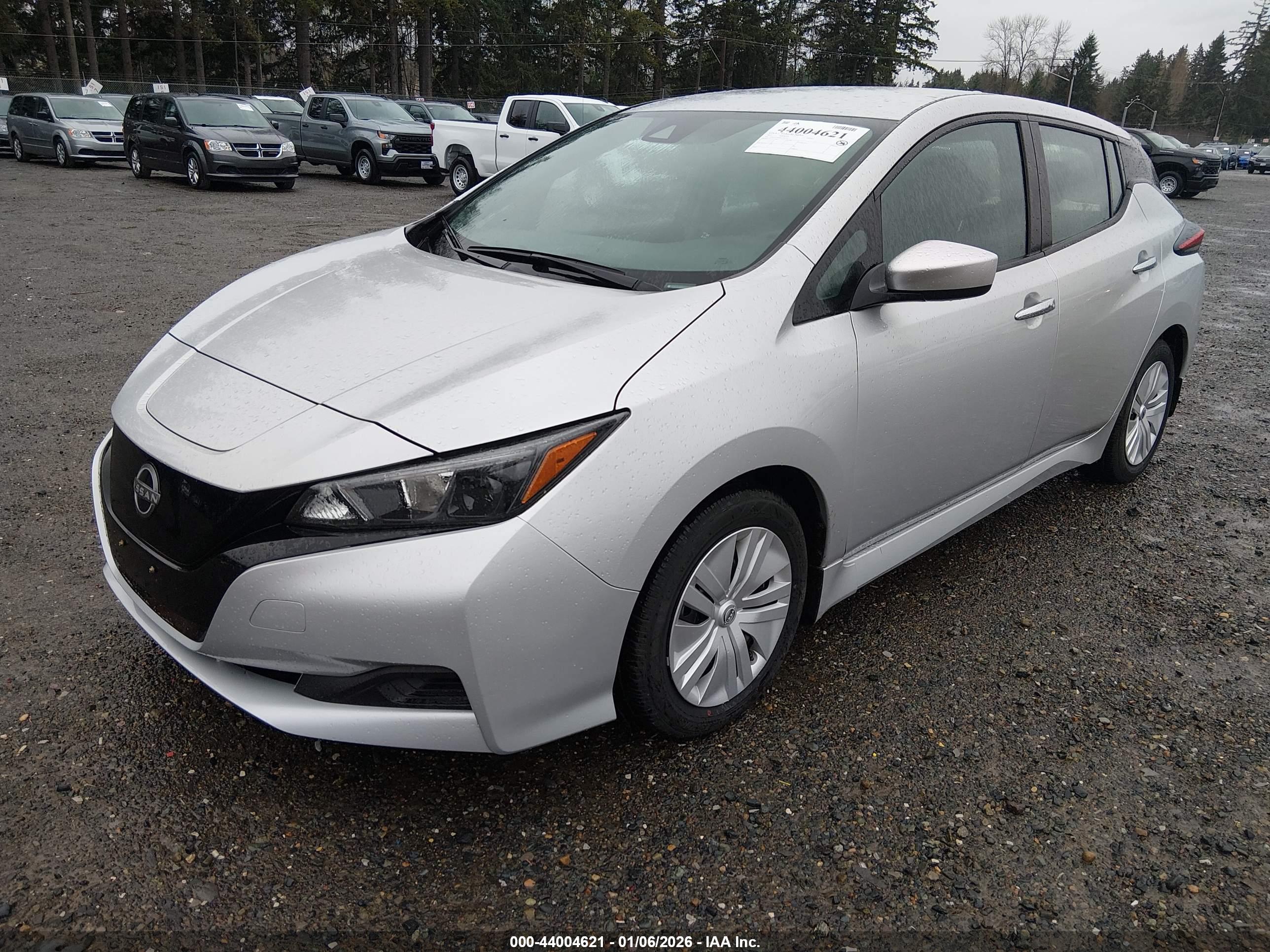 NISSAN LEAF image 2