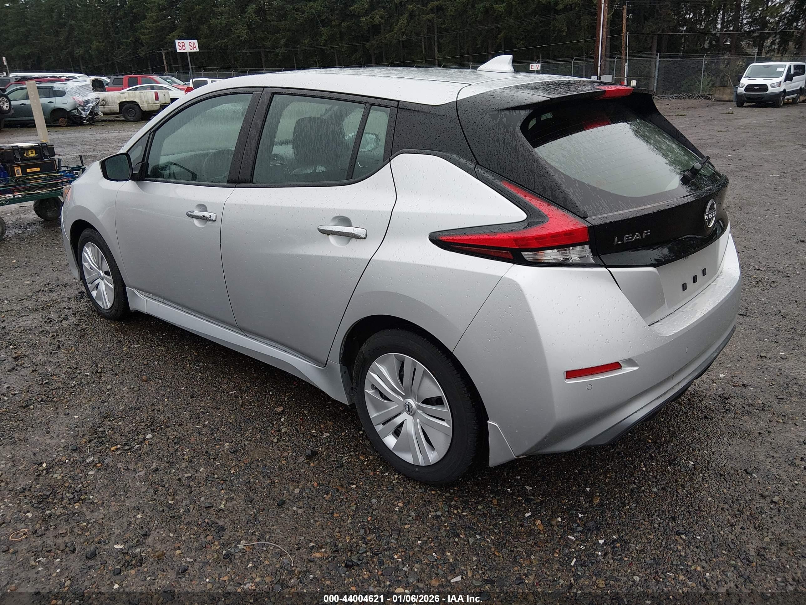 NISSAN LEAF image 3