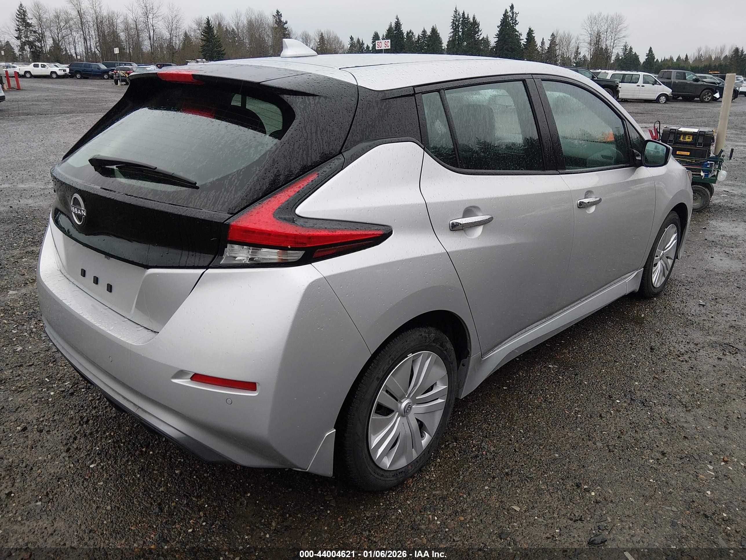 NISSAN LEAF image 4