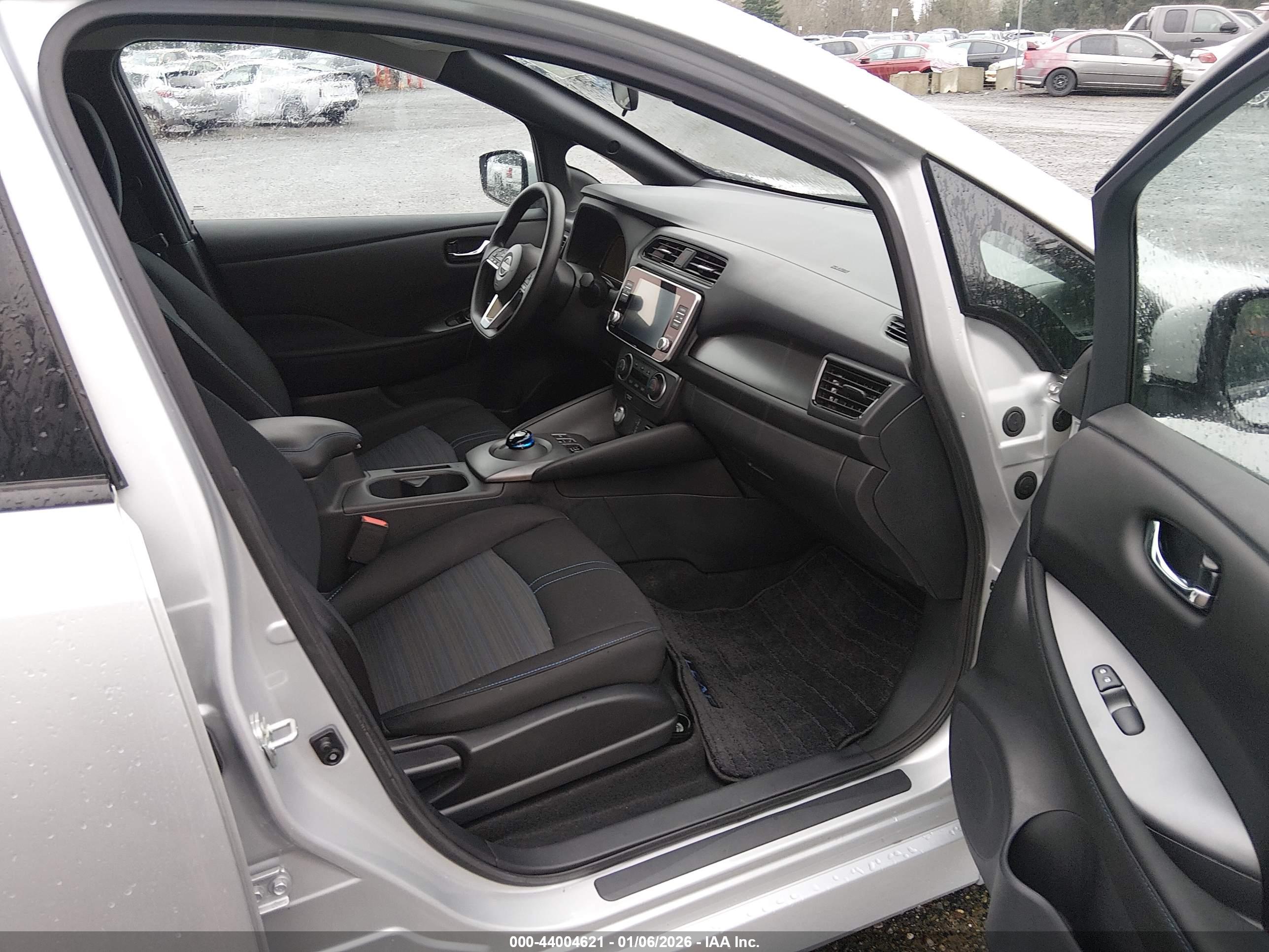 NISSAN LEAF image 5