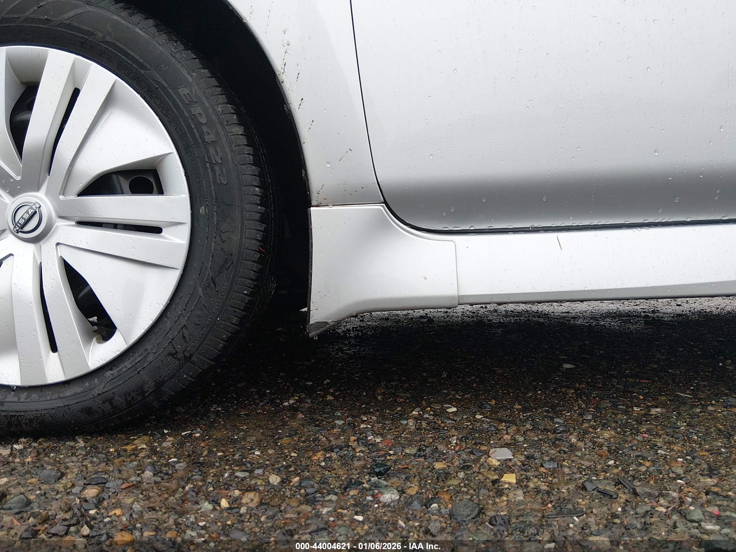 NISSAN LEAF image 6