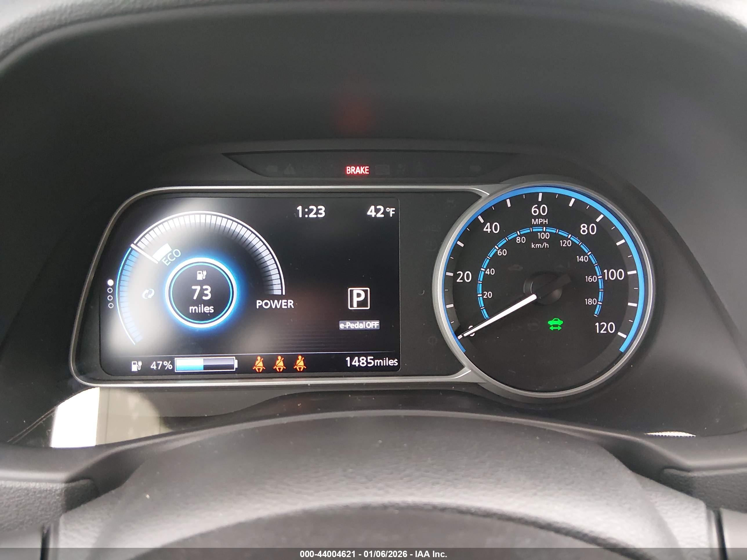 NISSAN LEAF image 7