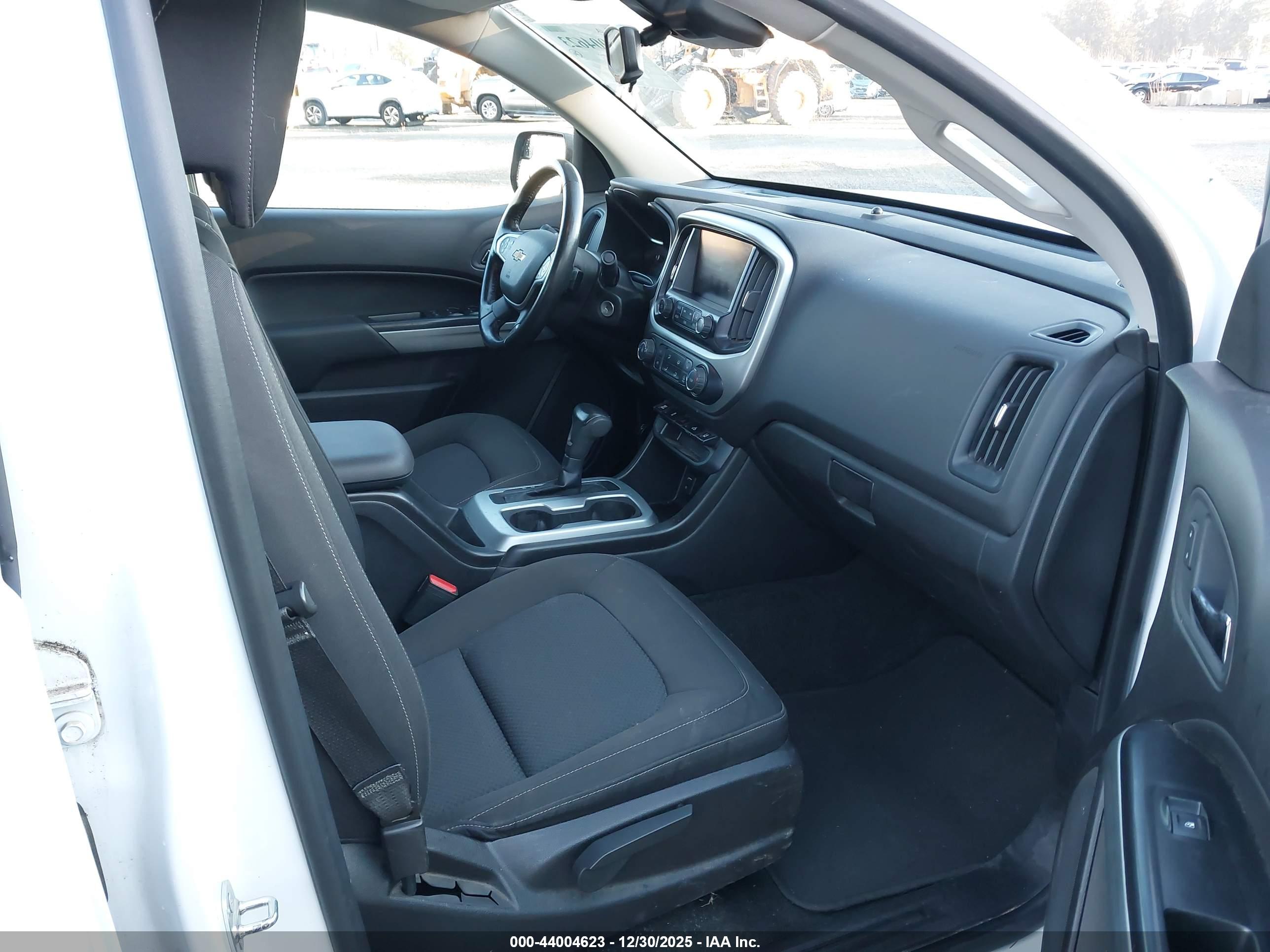 CHEVROLET COLORADO image 5