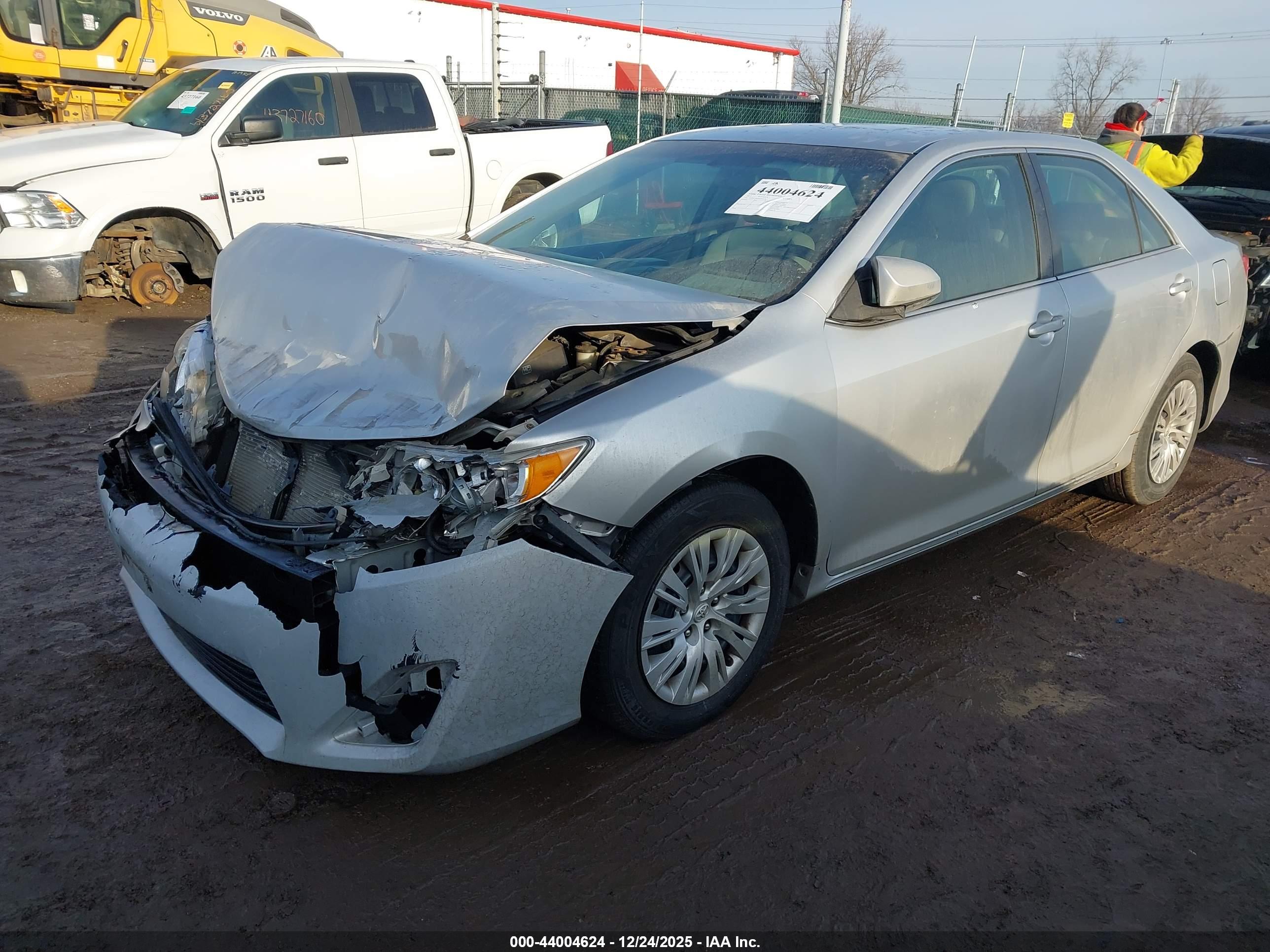TOYOTA CAMRY image 2