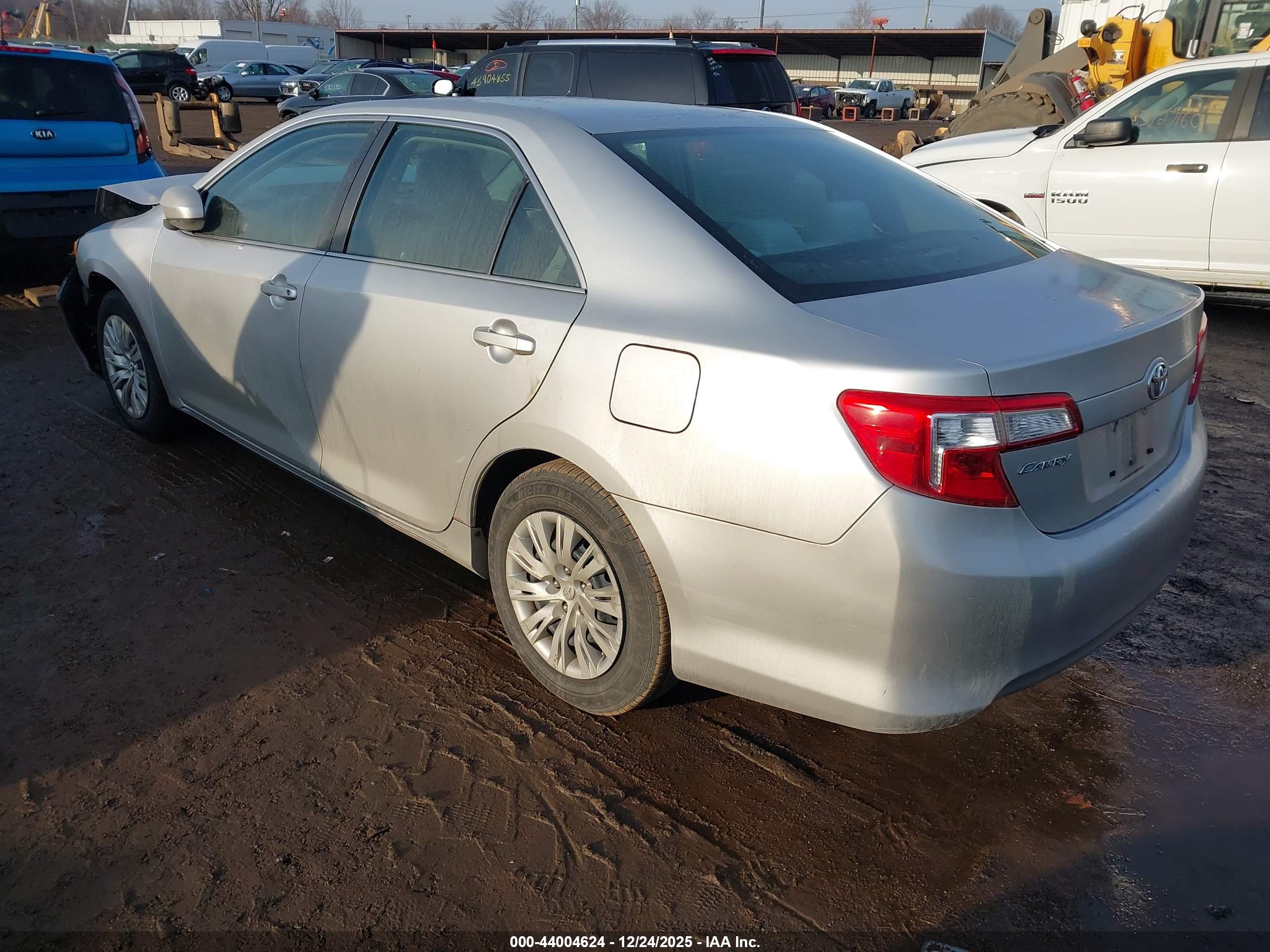 TOYOTA CAMRY image 3