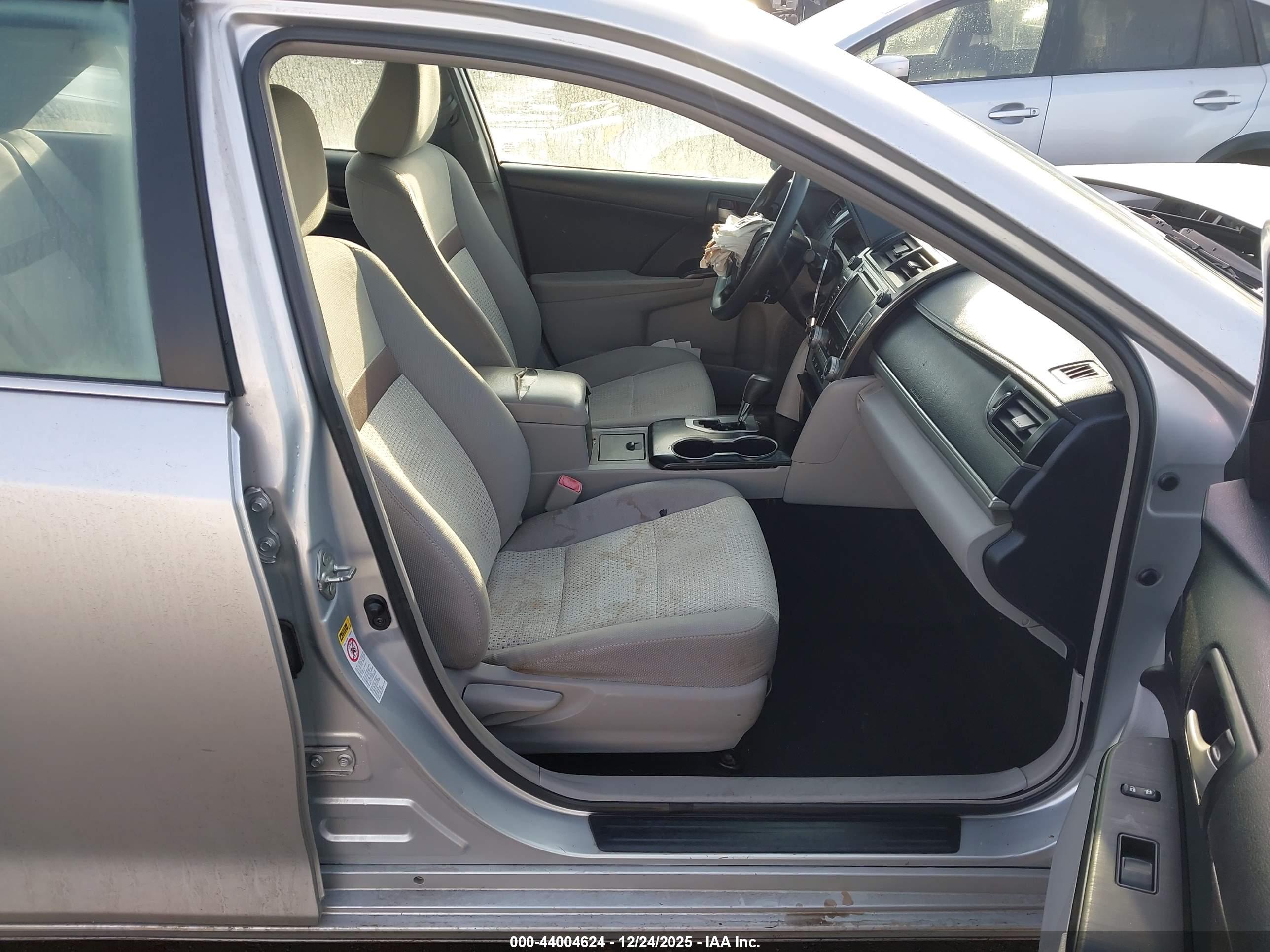 TOYOTA CAMRY image 5