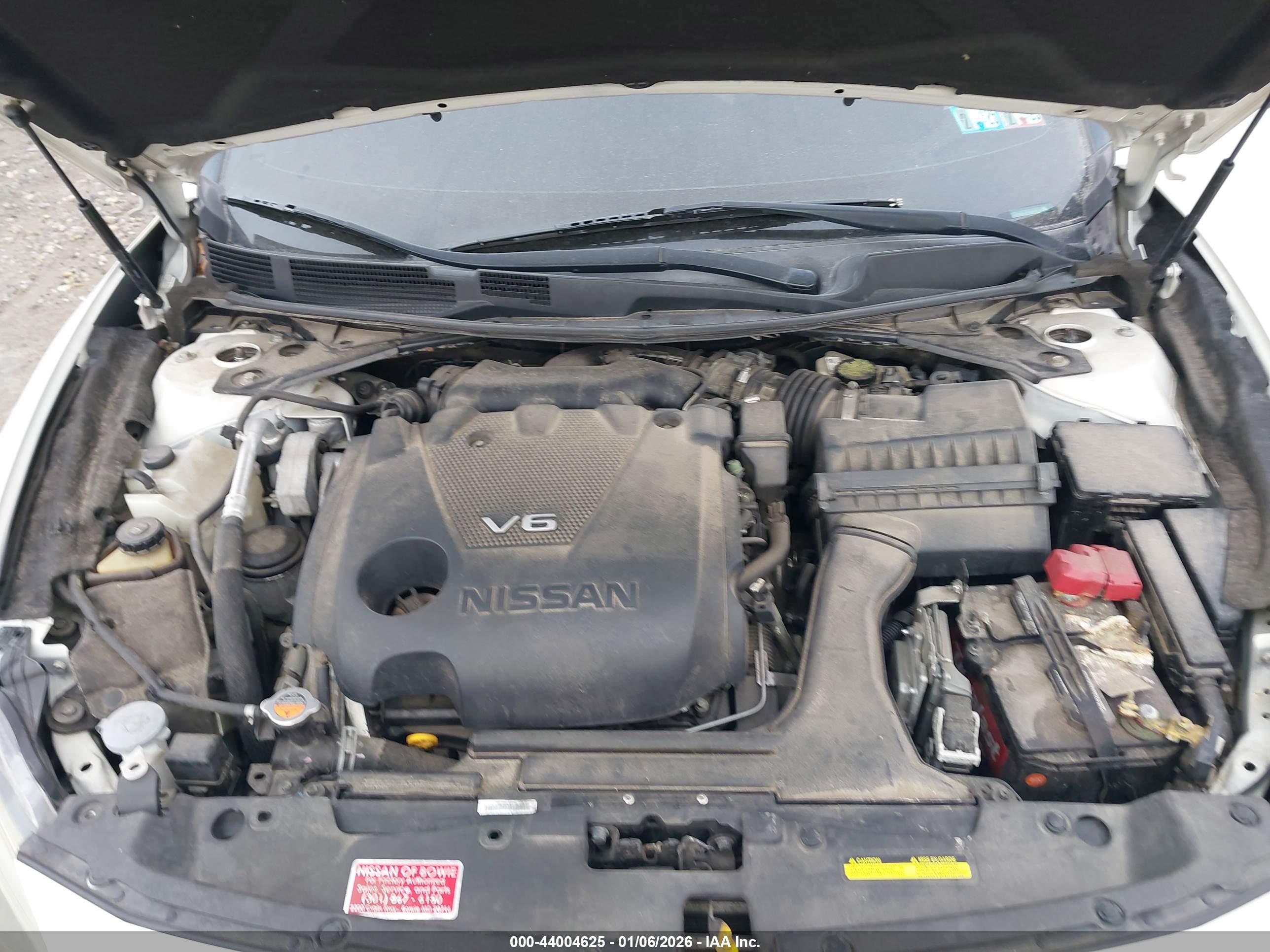 NISSAN MAXIMA image 10