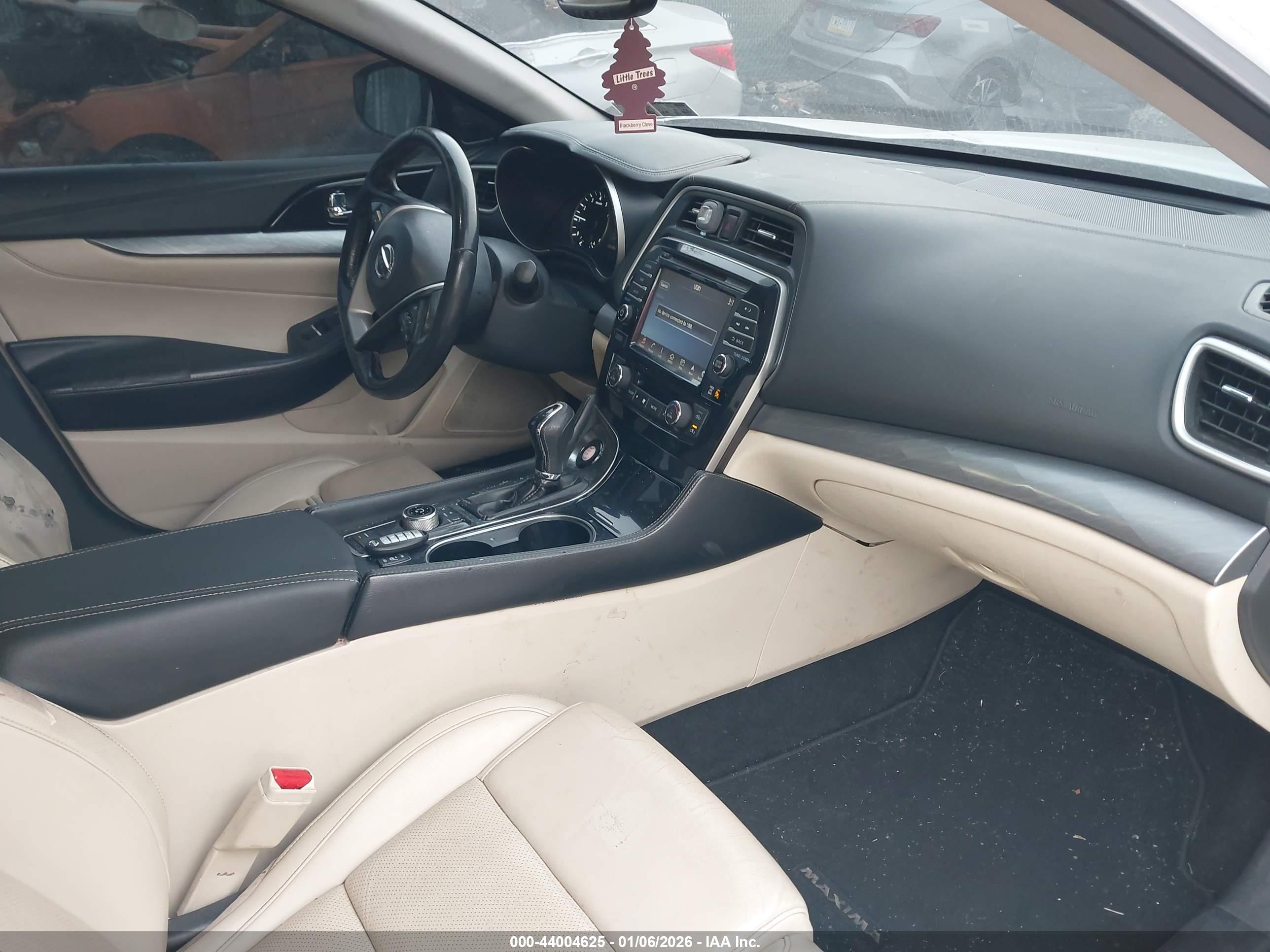 NISSAN MAXIMA image 5