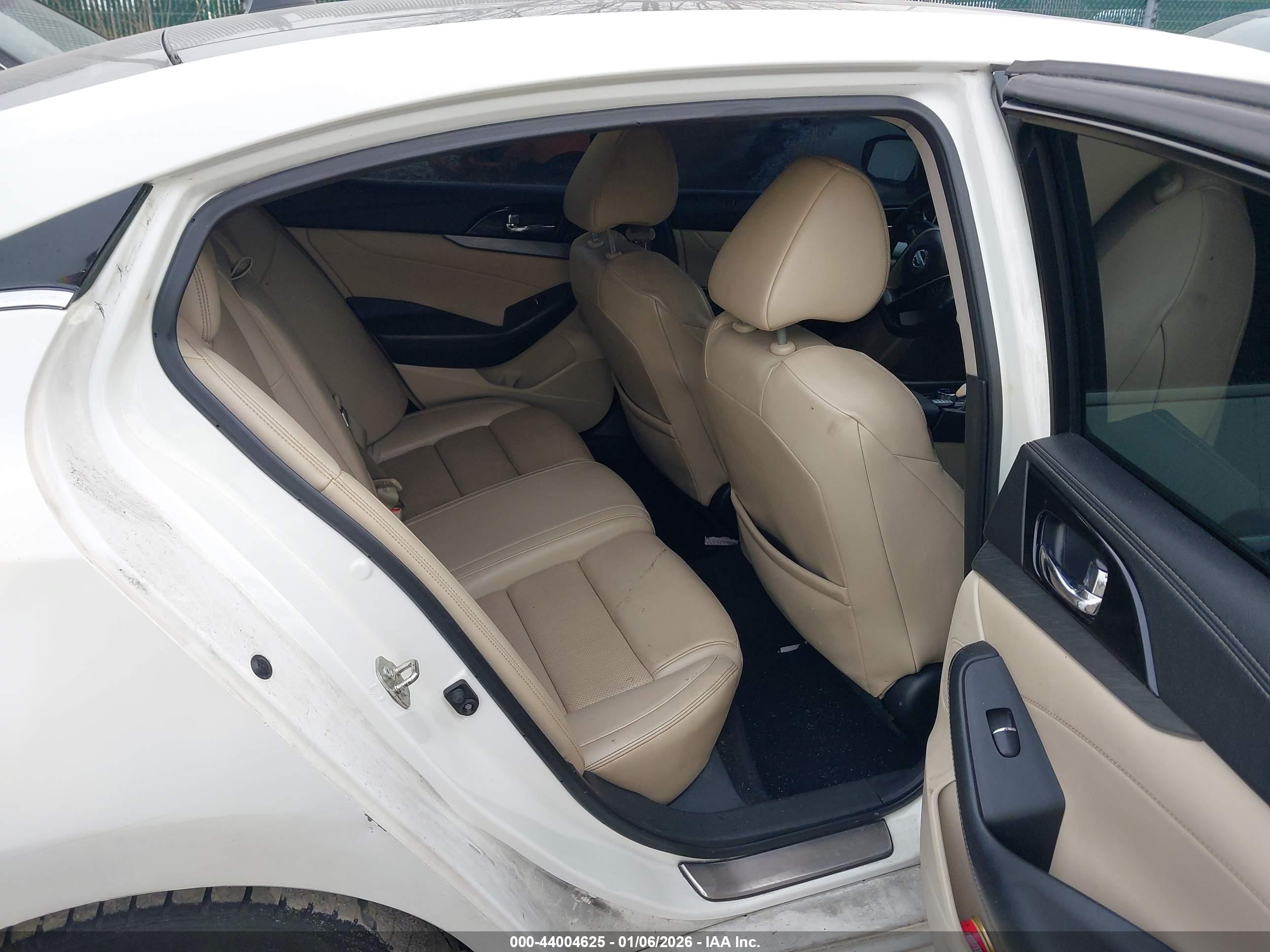 NISSAN MAXIMA image 8