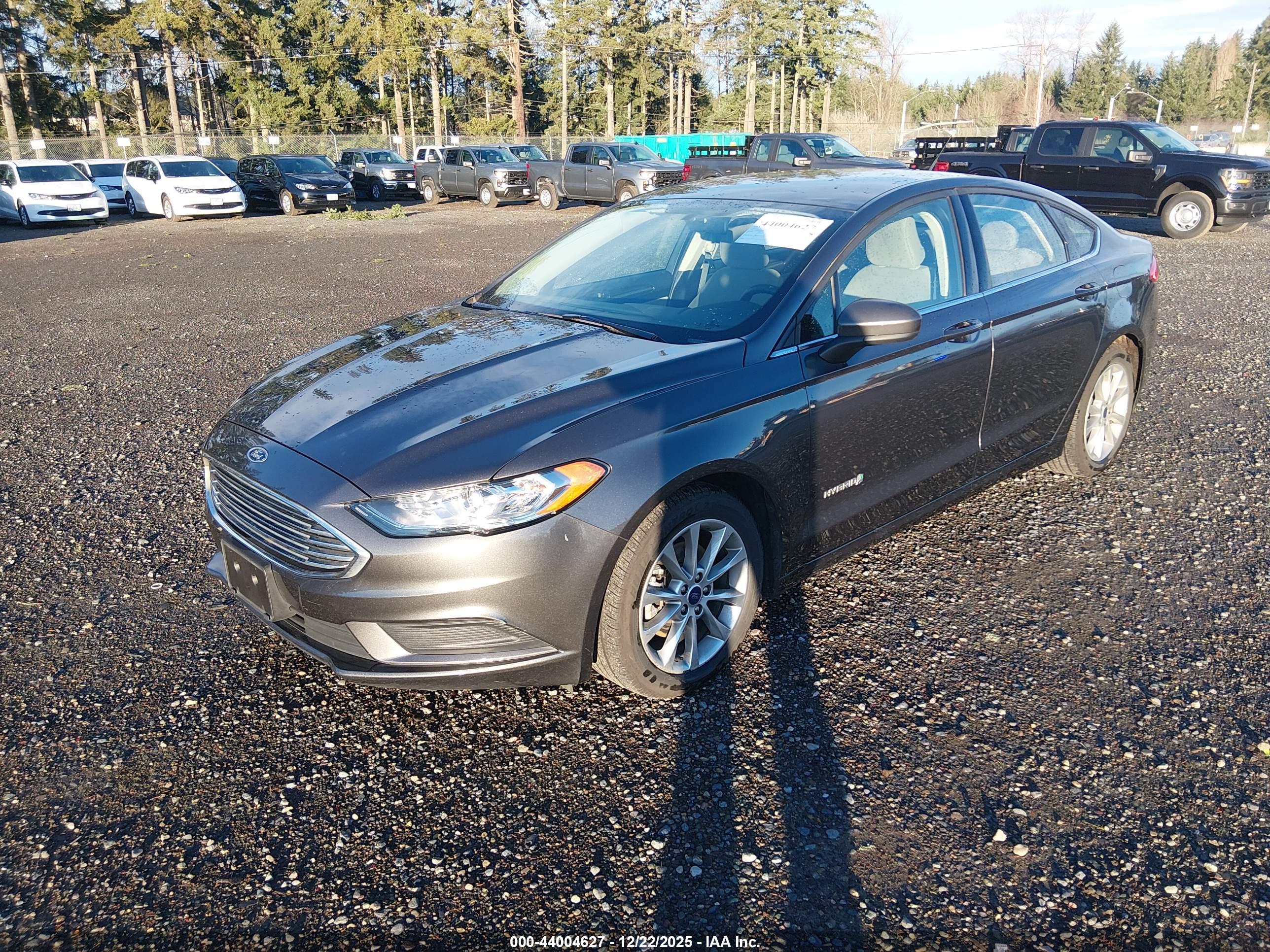 FORD FUSION image 2